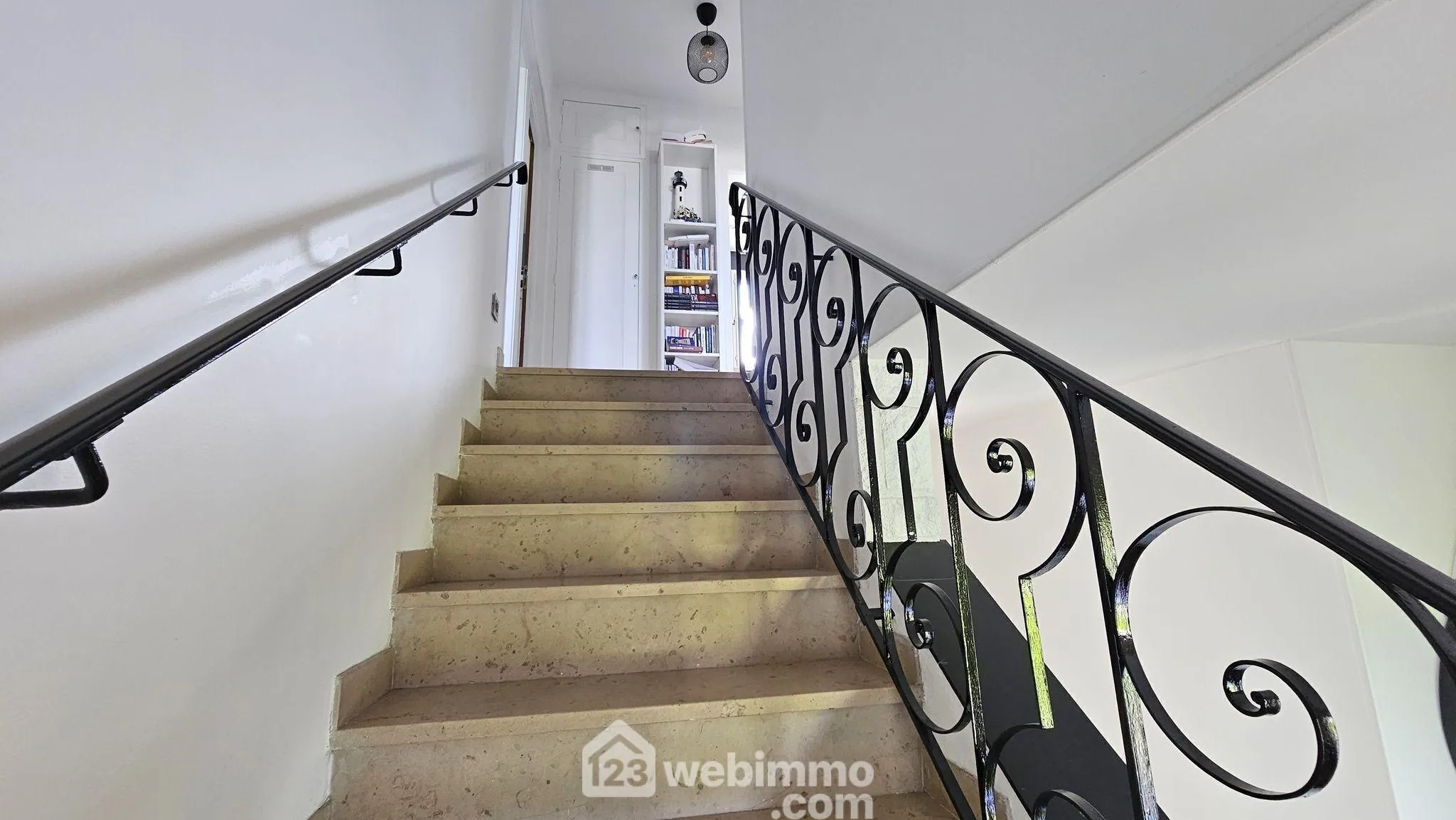 Maison de 105 m² à vendre à Milly-la-Forêt, proche commodités avec jardin et terrasse 