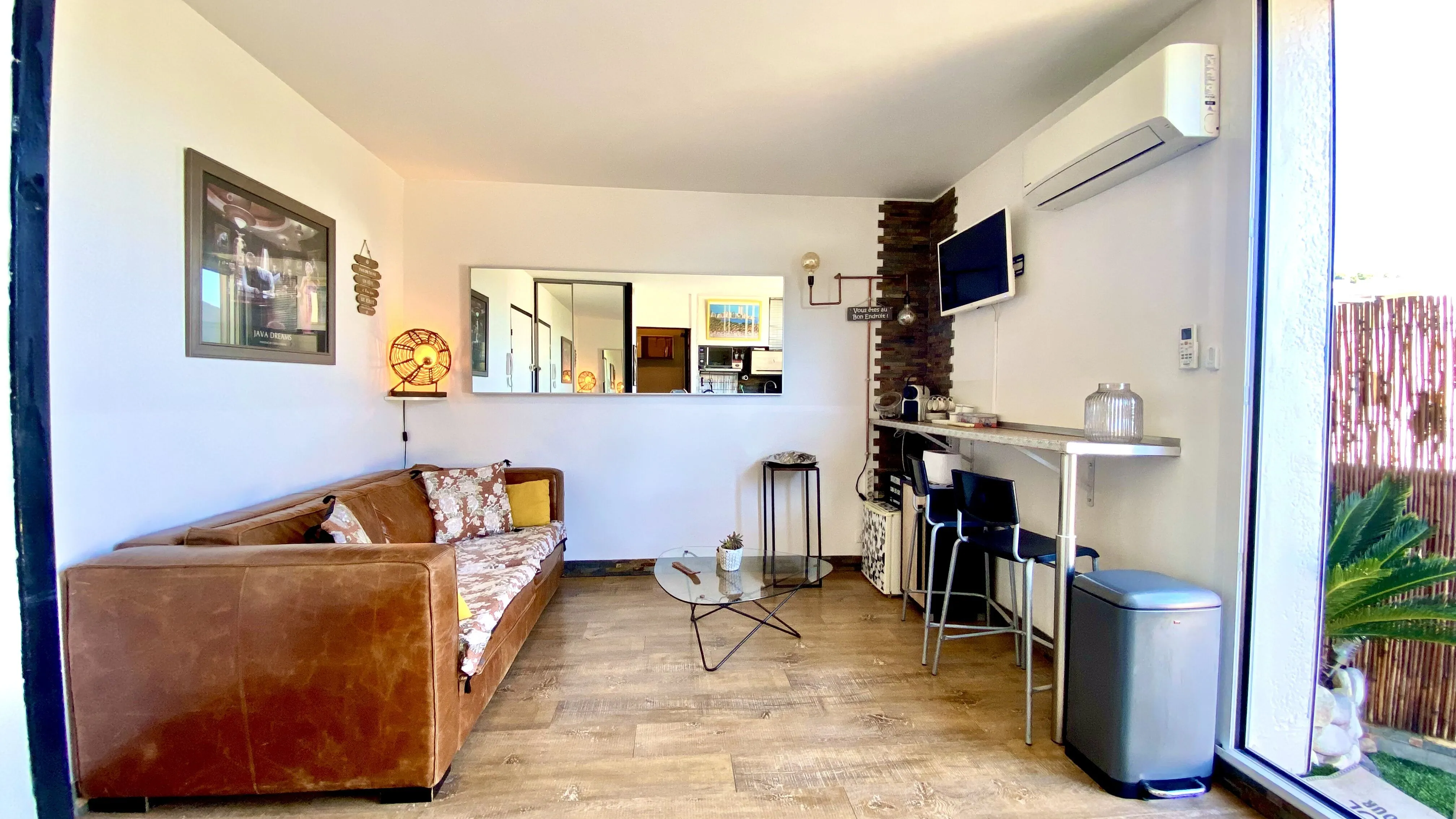 Appartement avec vue mer à vendre à Bandol - 1 pièce, terrasse, proche plages 