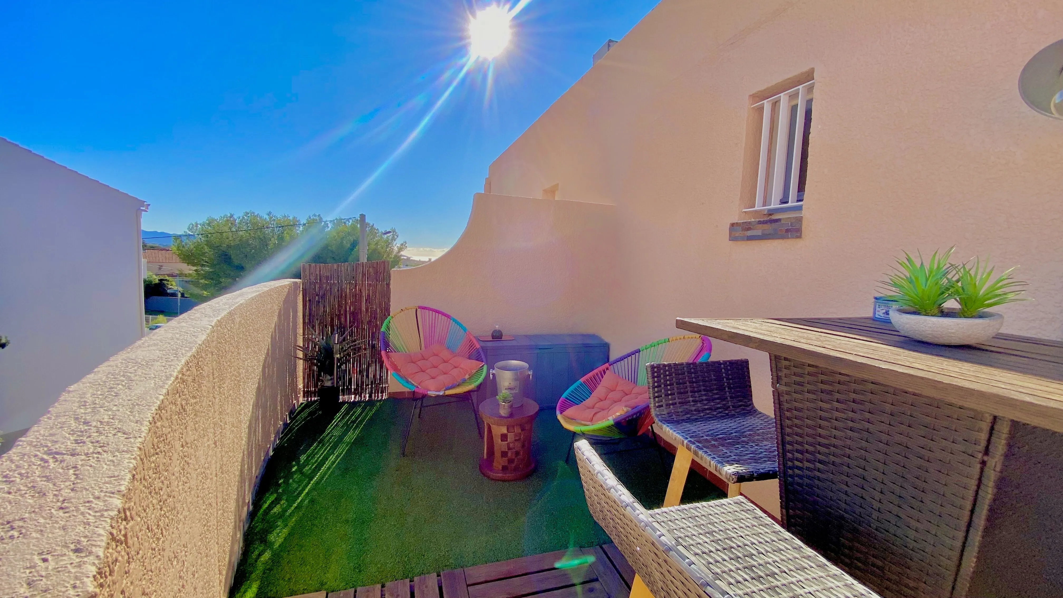 Appartement avec vue mer à vendre à Bandol - 1 pièce, terrasse, proche plages 