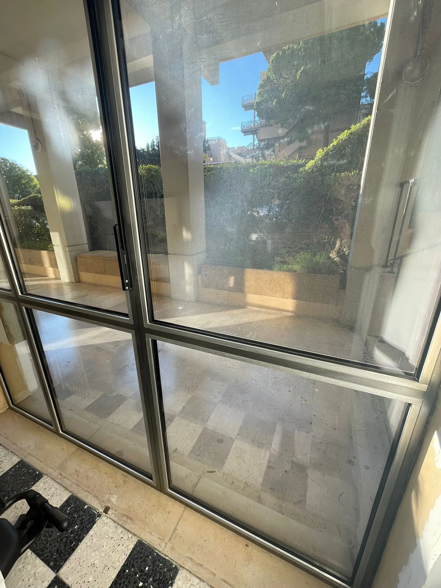 Local commercial de 97 m² à Marseille, emplacement stratégique, idéale pour commerce ou bureaux 