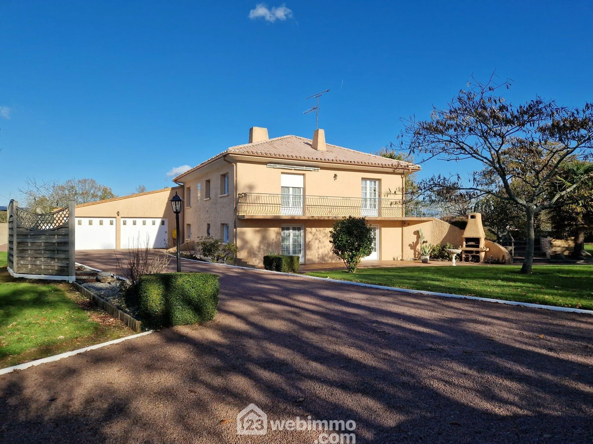 Grande maison à acheter à La Roche-sur-Yon – 168 m² avec dépendances et terrain constructible