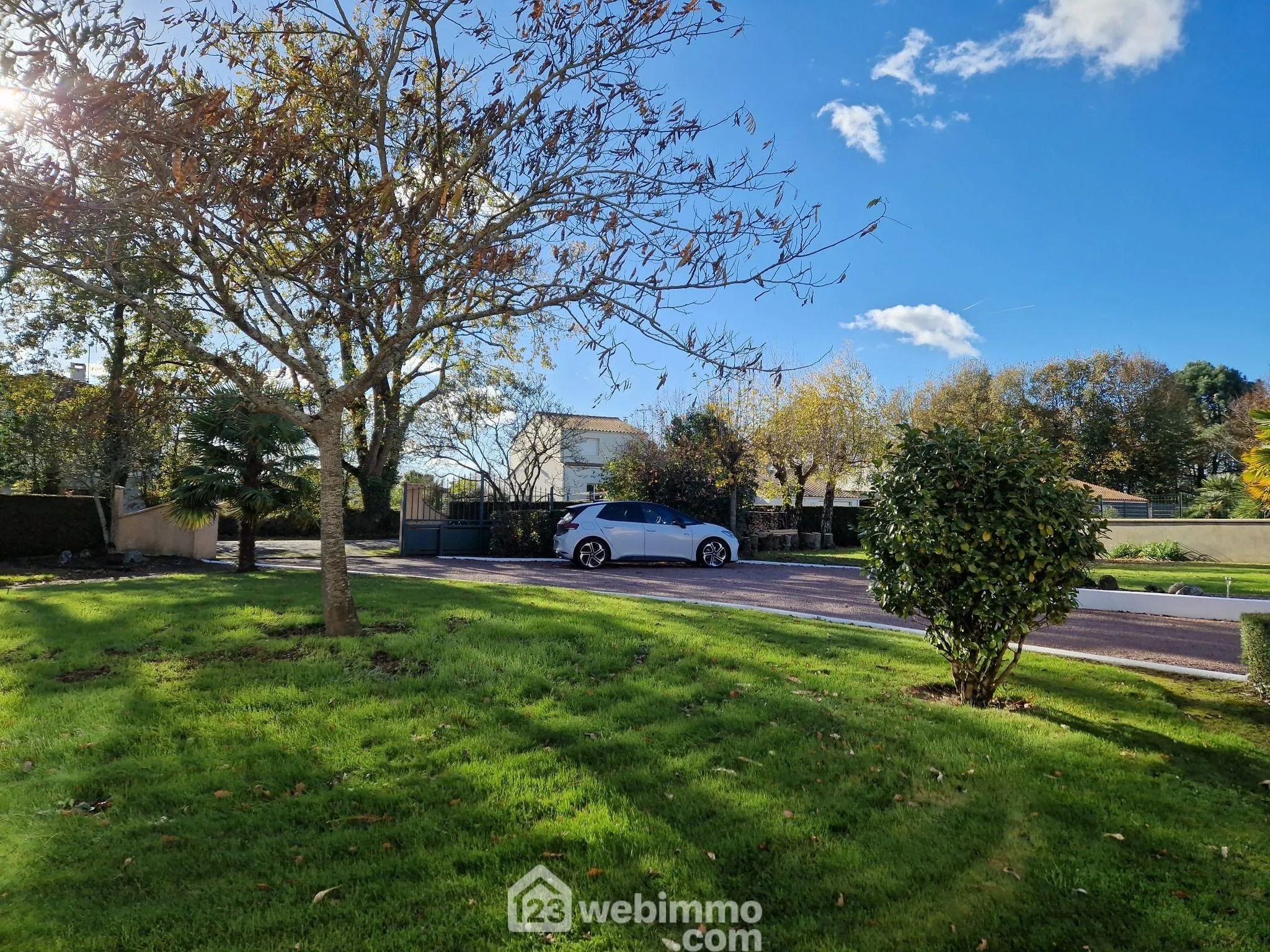 Grande maison à acheter à La Roche-sur-Yon – 168 m² avec dépendances et terrain constructible 