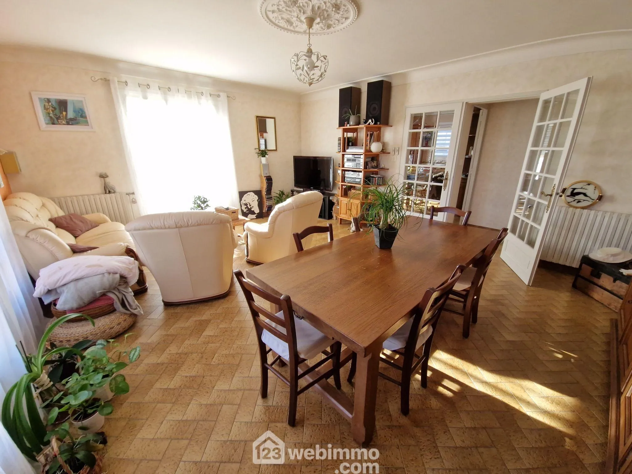 Grande maison à acheter à La Roche-sur-Yon – 168 m² avec dépendances et terrain constructible 