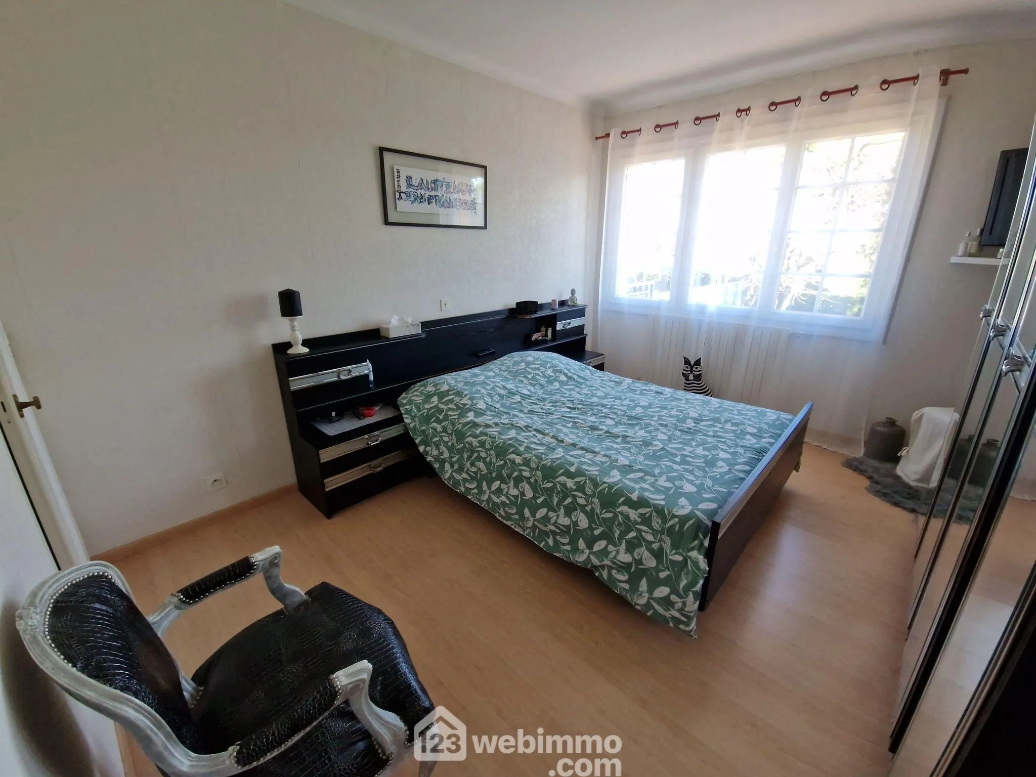 Grande maison à acheter à La Roche-sur-Yon – 168 m² avec dépendances et terrain constructible 