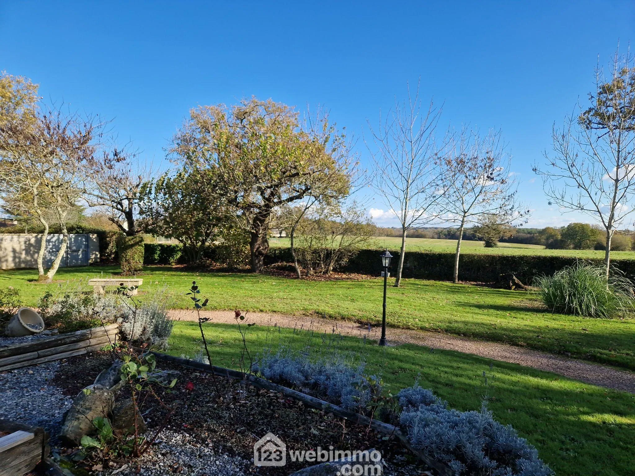 Grande maison à acheter à La Roche-sur-Yon – 168 m² avec dépendances et terrain constructible 