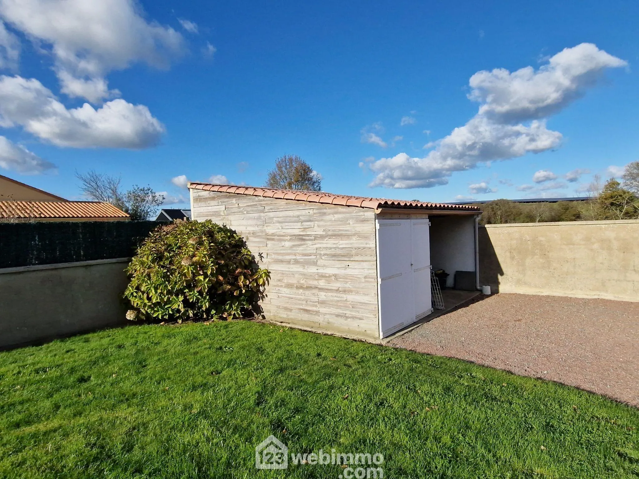 Grande maison à acheter à La Roche-sur-Yon – 168 m² avec dépendances et terrain constructible 