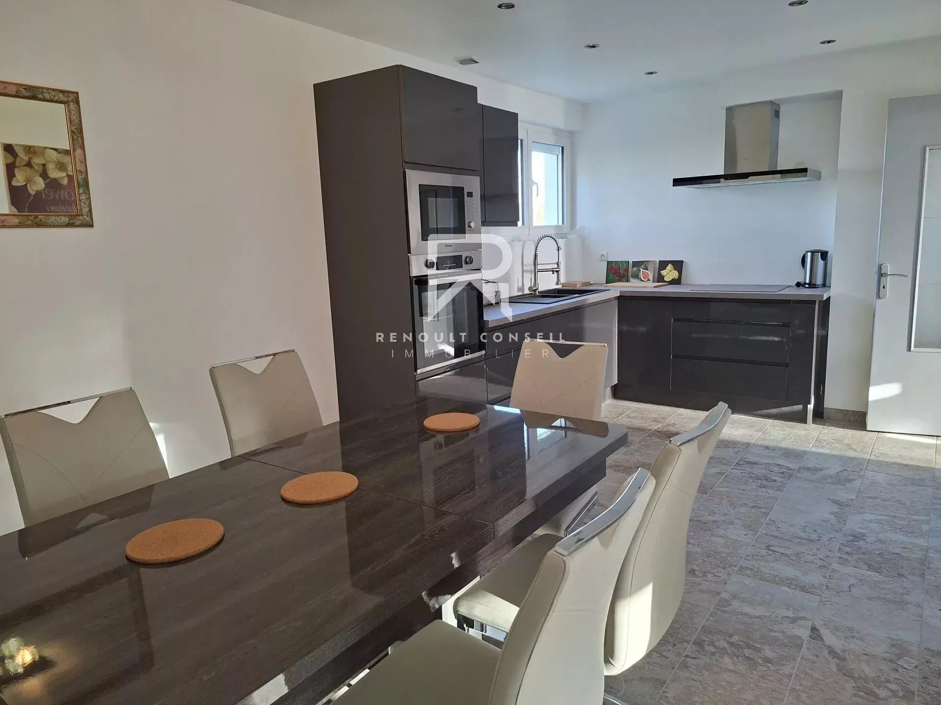 Pavillon rénové de 90 m² à Beaumontel - 3 chambres, terrain de 700 m², environnement calme 