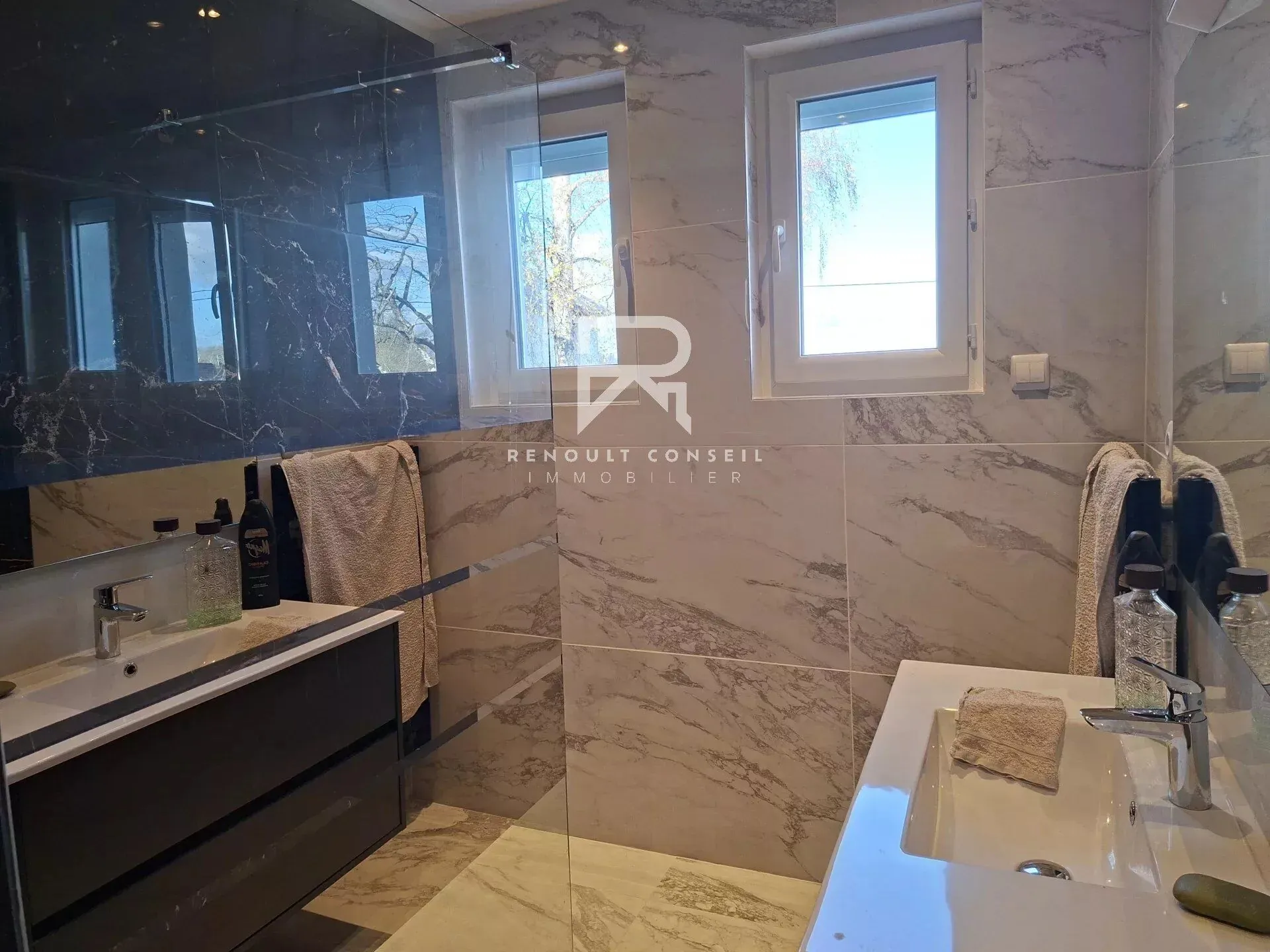 Pavillon rénové de 90 m² à Beaumontel - 3 chambres, terrain de 700 m², environnement calme 