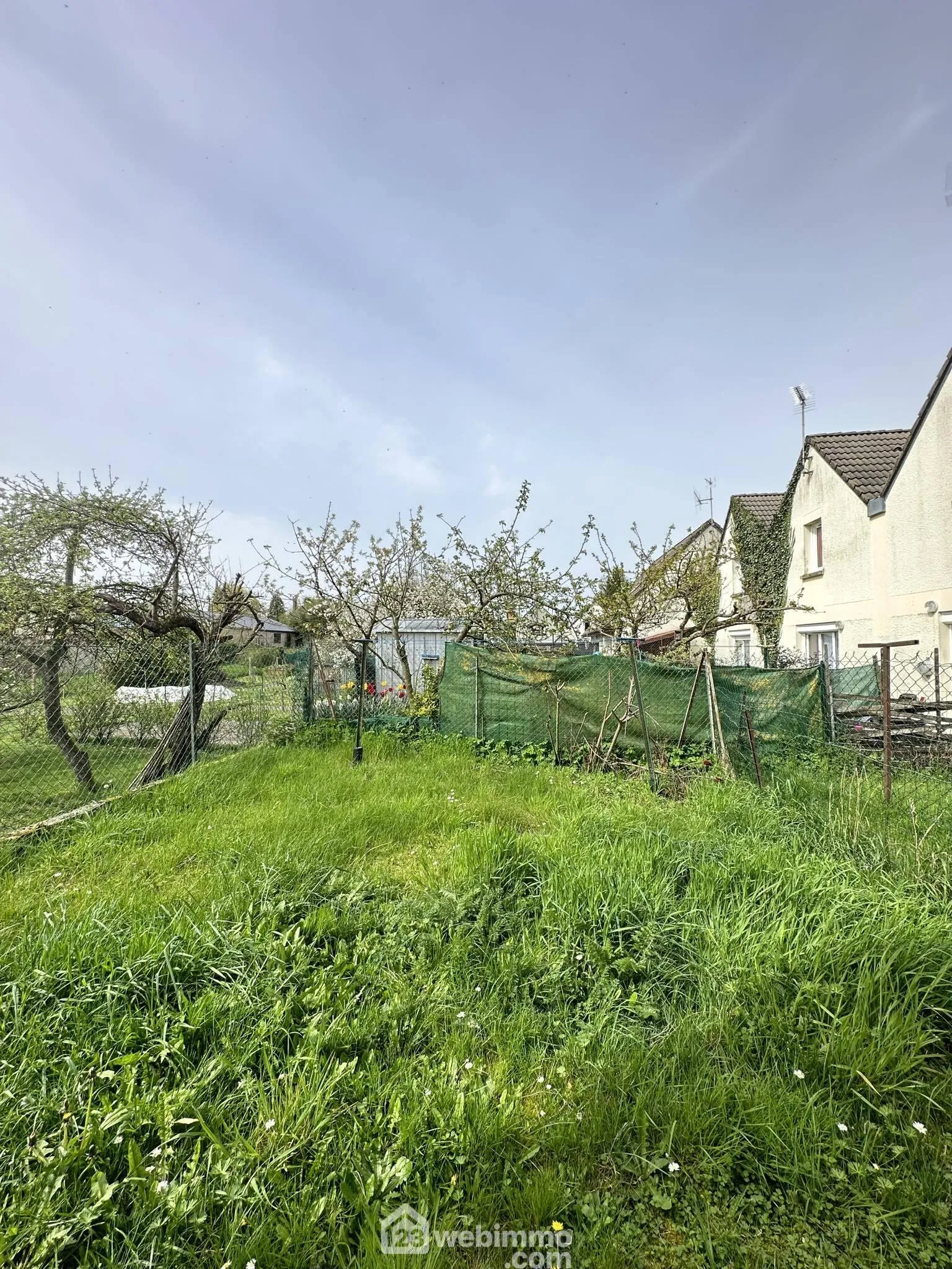 Investissement immobilier à Sissonne : maison louée de 71 m² avec jardin et stationnement 