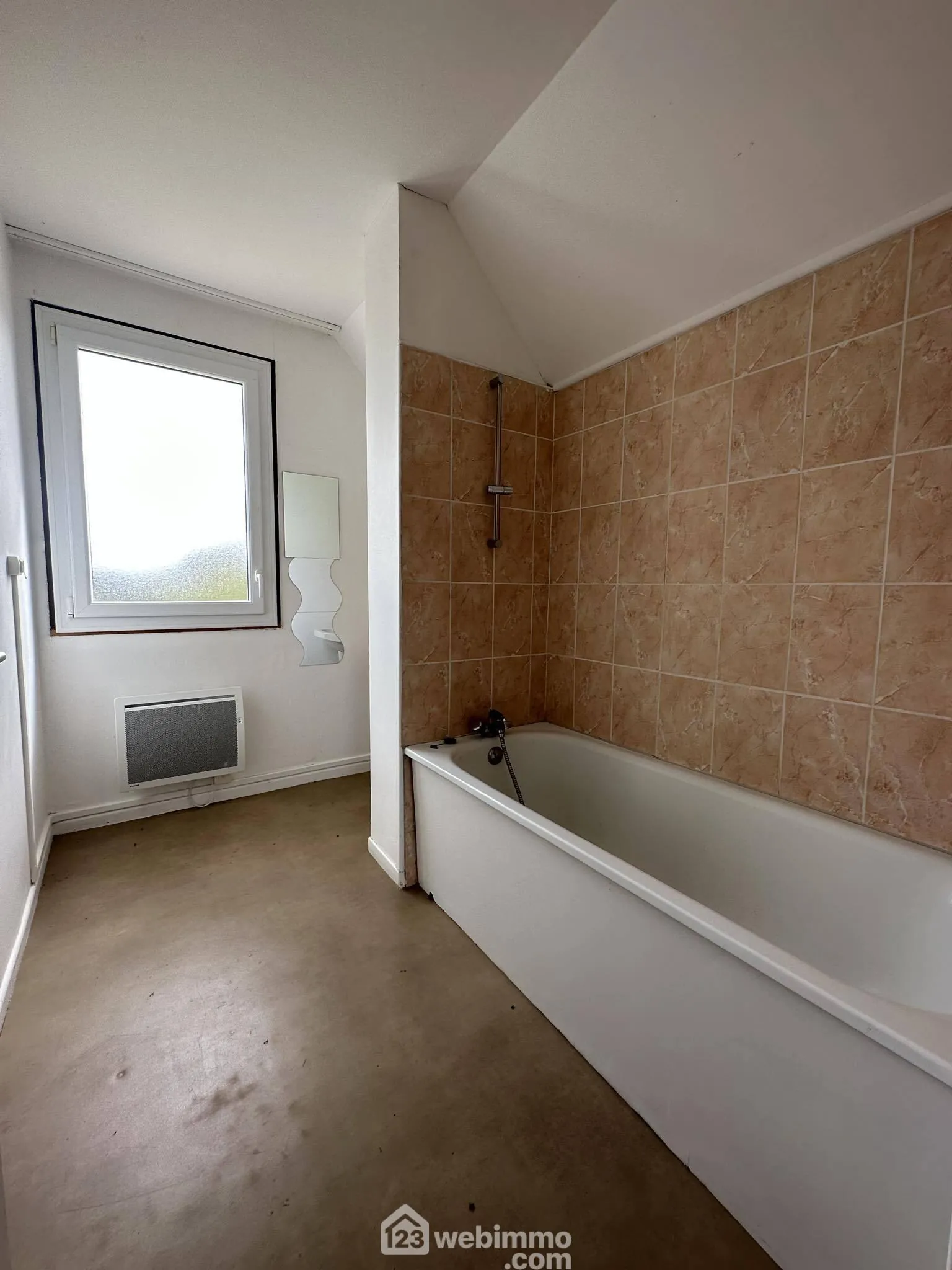 Investissement immobilier à Sissonne : maison louée de 71 m² avec jardin et stationnement 