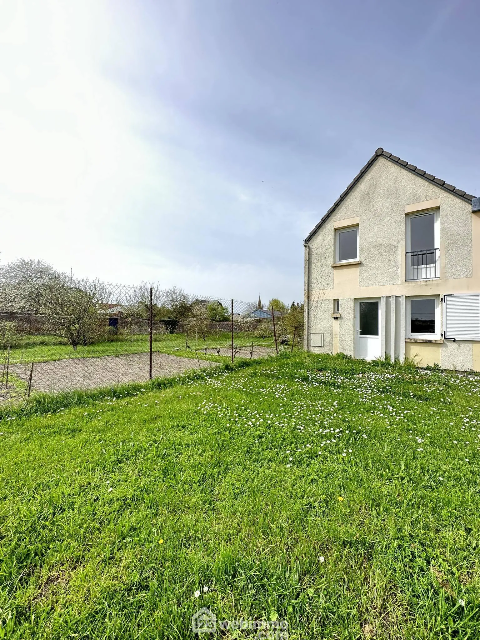 Investissement immobilier à Sissonne : maison louée de 71 m² avec jardin et stationnement 