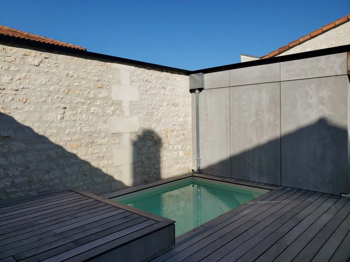 Maison moderne avec piscine, terrasse et 4 chambres à proximité d’Angoulême 
