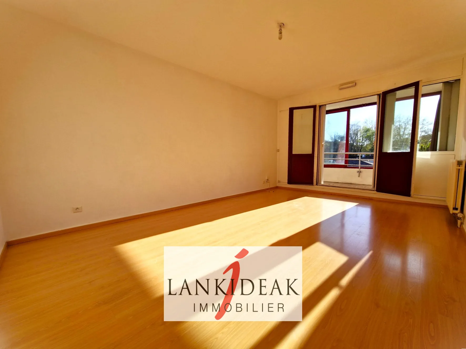 Appartement T2 de 49 m² avec terrasse et parking à Anglet 