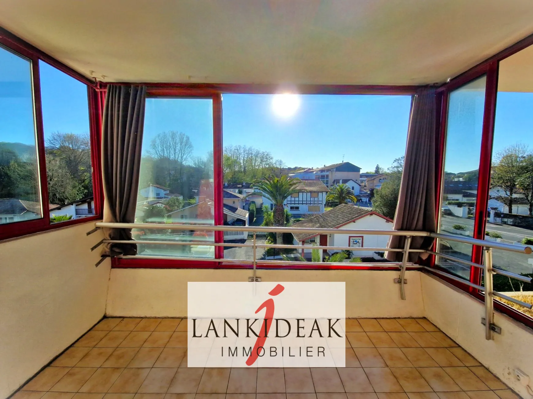 Appartement T2 de 49 m² avec terrasse et parking à Anglet 