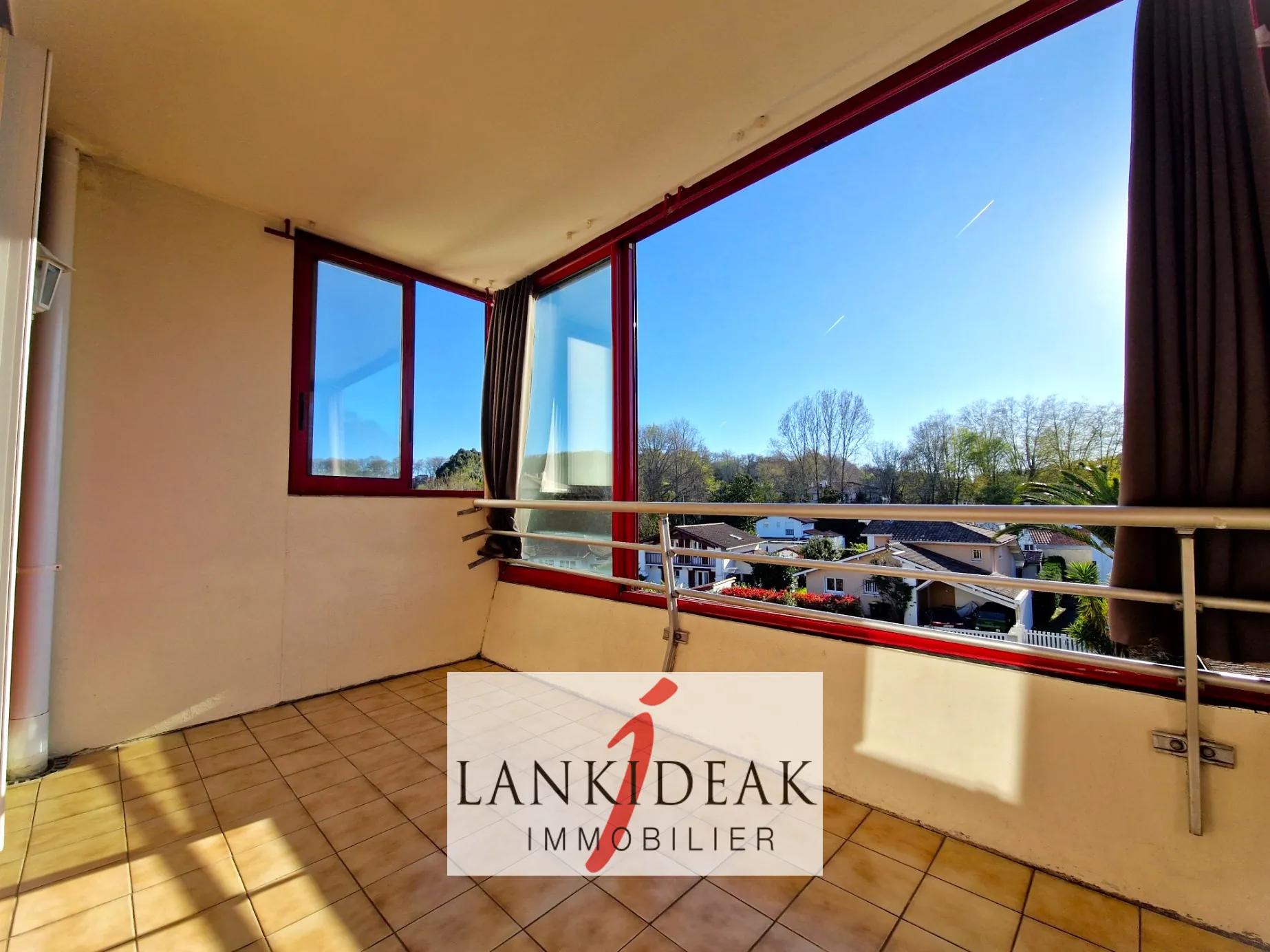 Appartement T2 de 49 m² avec terrasse et parking à Anglet 