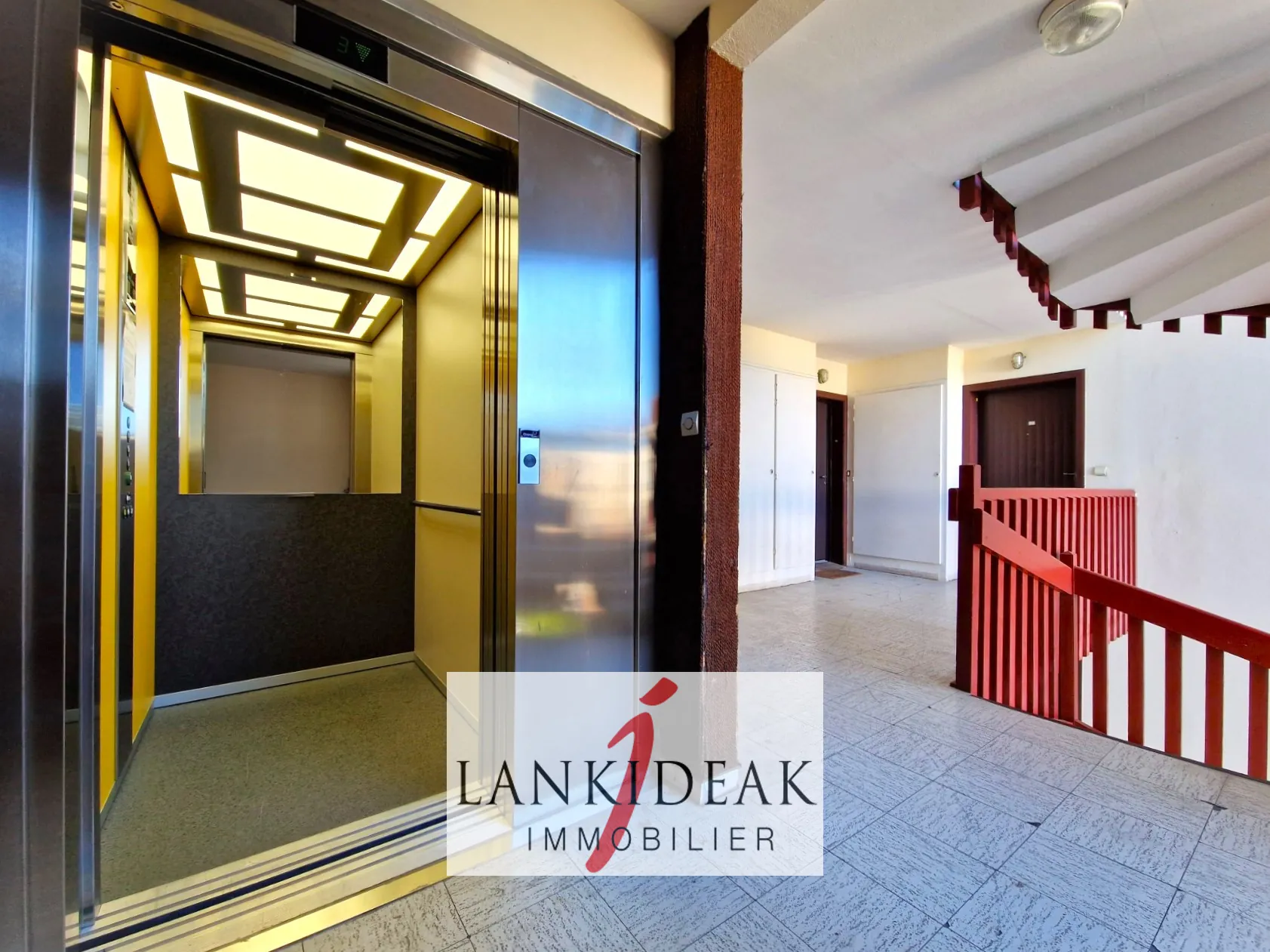 Appartement T2 de 49 m² avec terrasse et parking à Anglet 