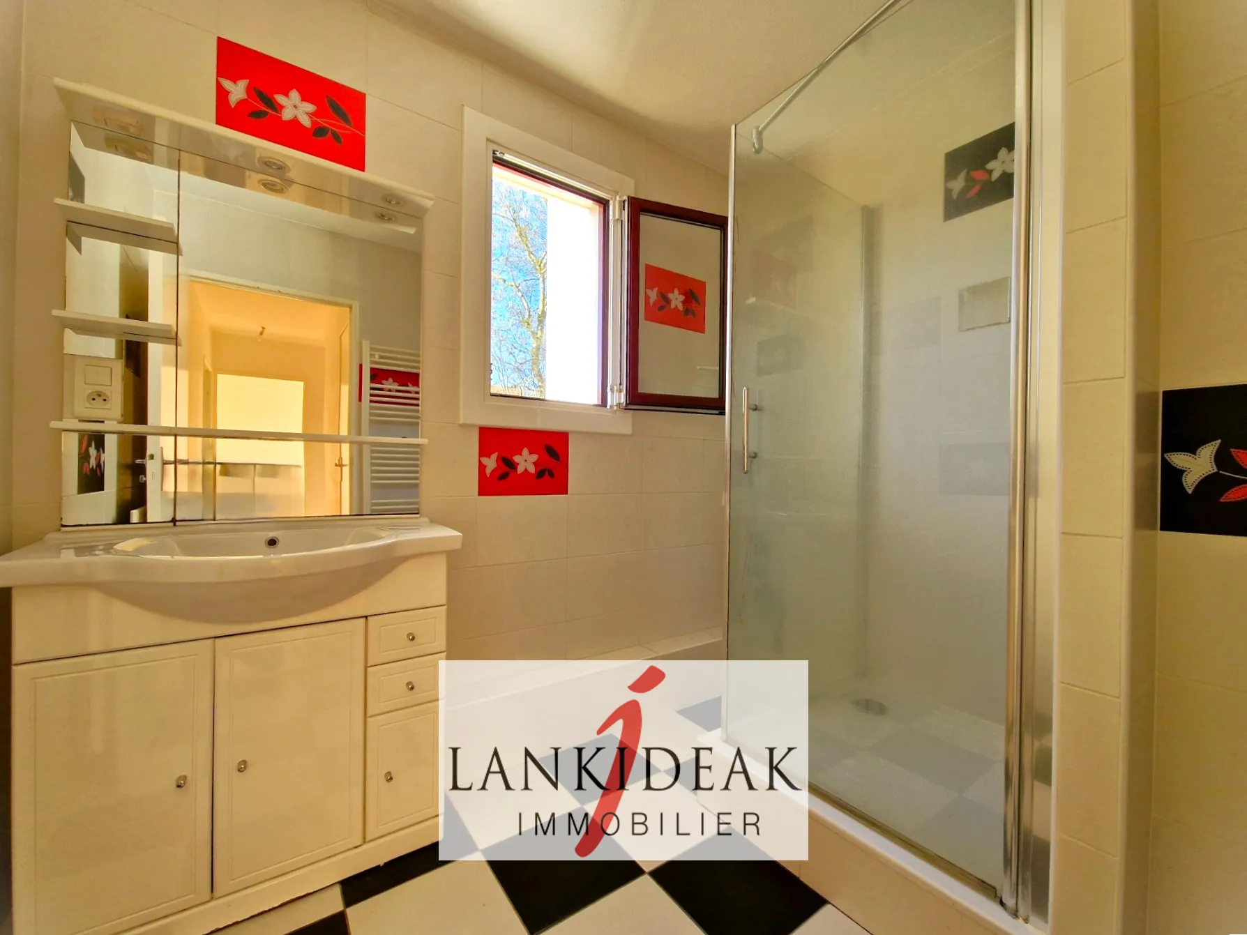 Appartement T2 de 49 m² avec terrasse et parking à Anglet 