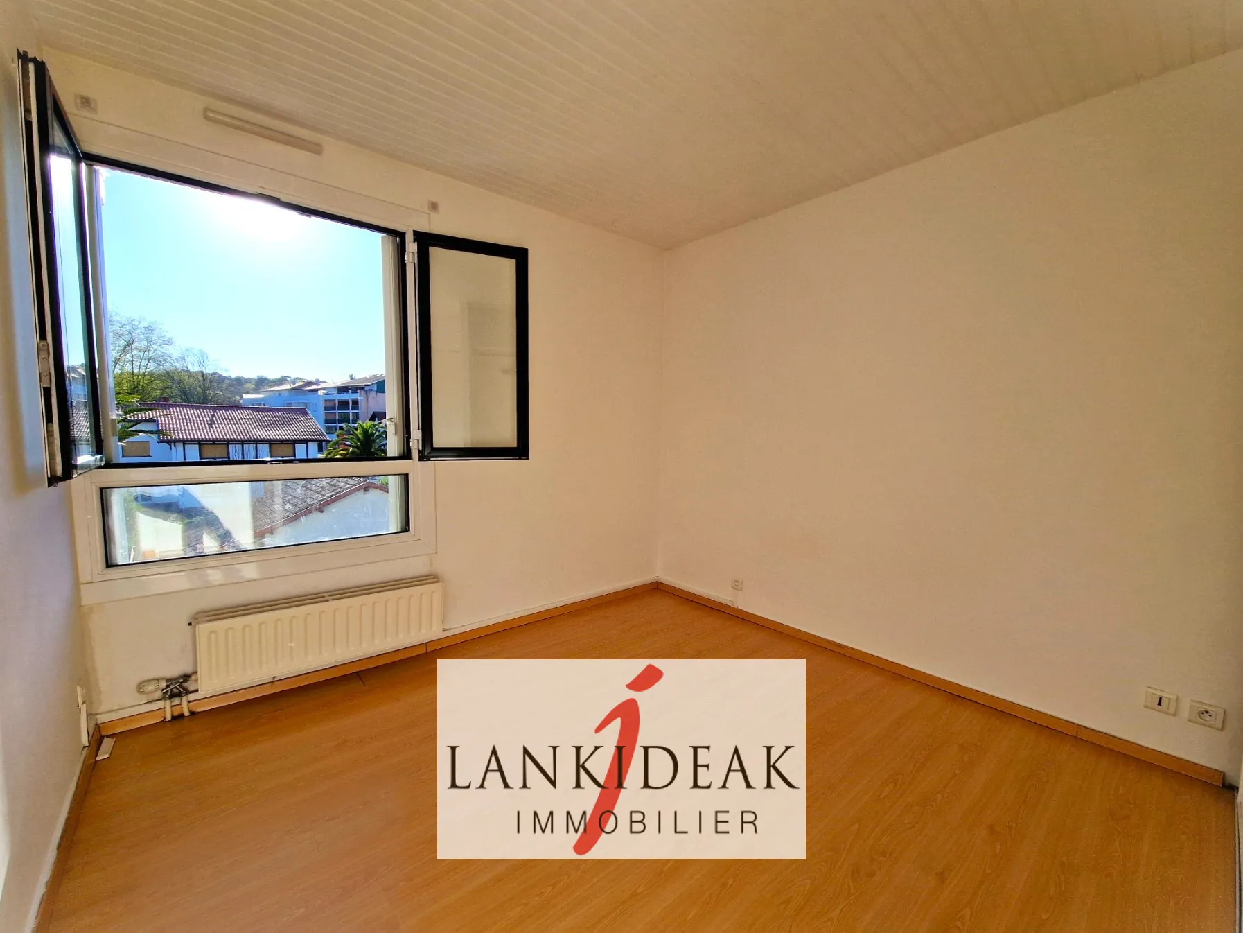 Appartement T2 de 49 m² avec terrasse et parking à Anglet 