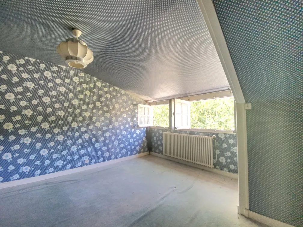 Ancien garage avec maison attenante à vendre à Manzac-sur-Vern, Dordogne 