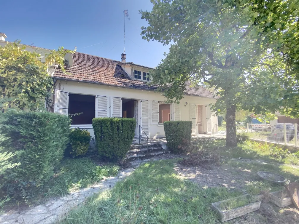 Ancien garage avec maison attenante à vendre à Manzac-sur-Vern, Dordogne 