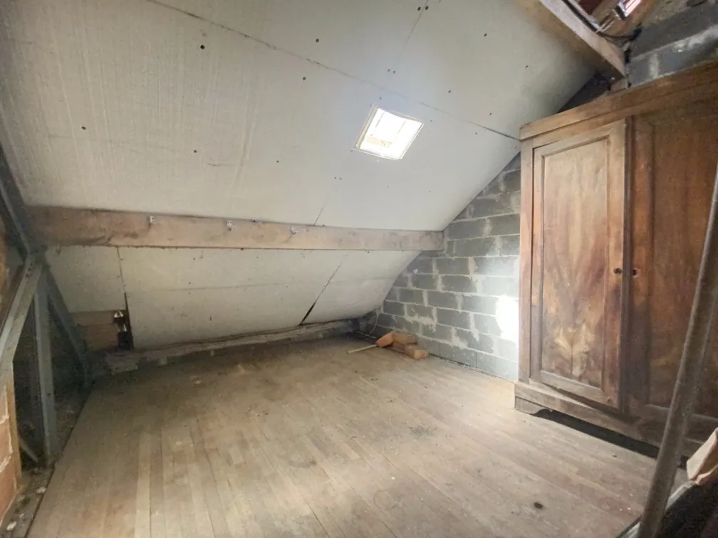 Ancien garage avec maison attenante à vendre à Manzac-sur-Vern, Dordogne 