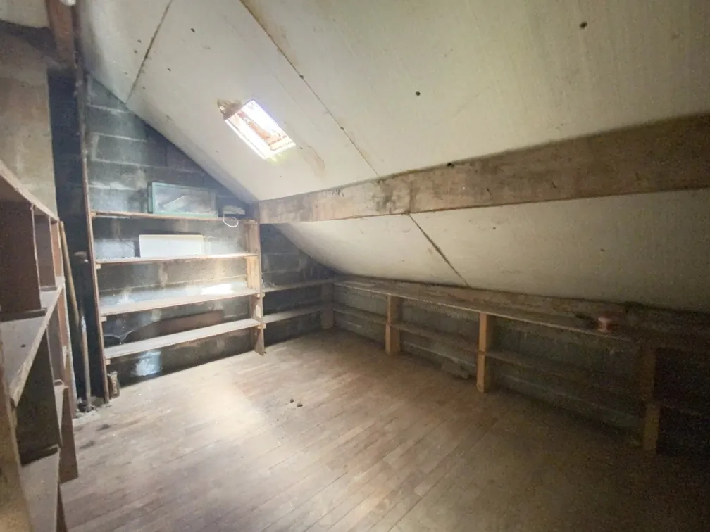 Ancien garage avec maison attenante à vendre à Manzac-sur-Vern, Dordogne 