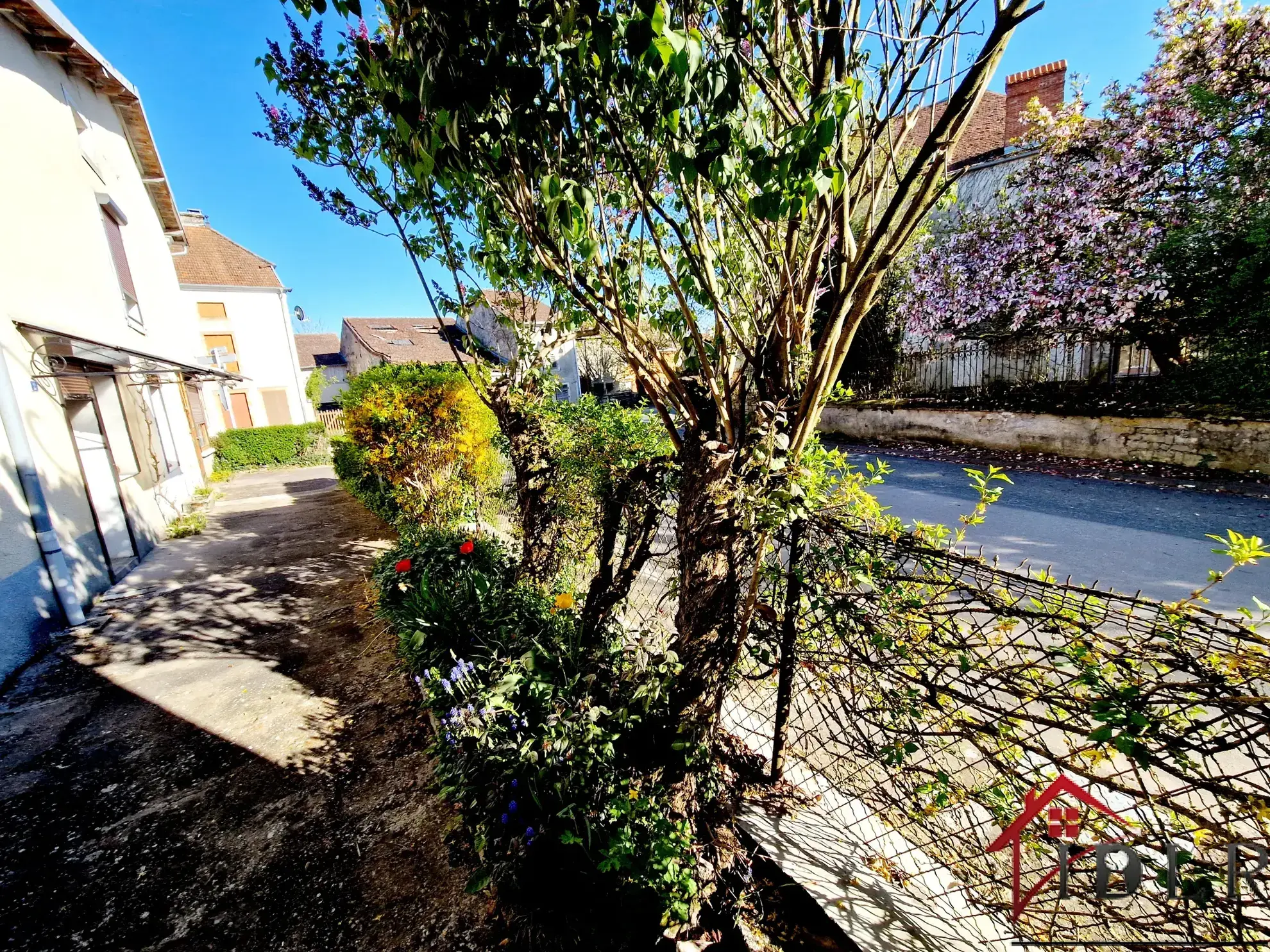 À vendre maison de village à Melay, 85 m², potentiel commercial et résidentiel