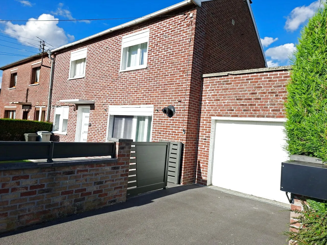 Maison semi-individuelle moderne à Boussois avec 4 chambres, jardin et garage