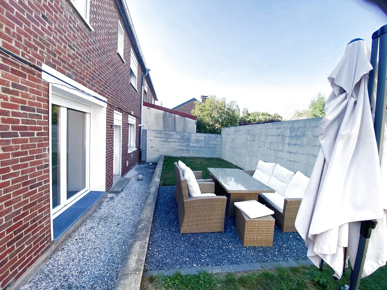 Maison semi-individuelle moderne à Boussois avec 4 chambres, jardin et garage 