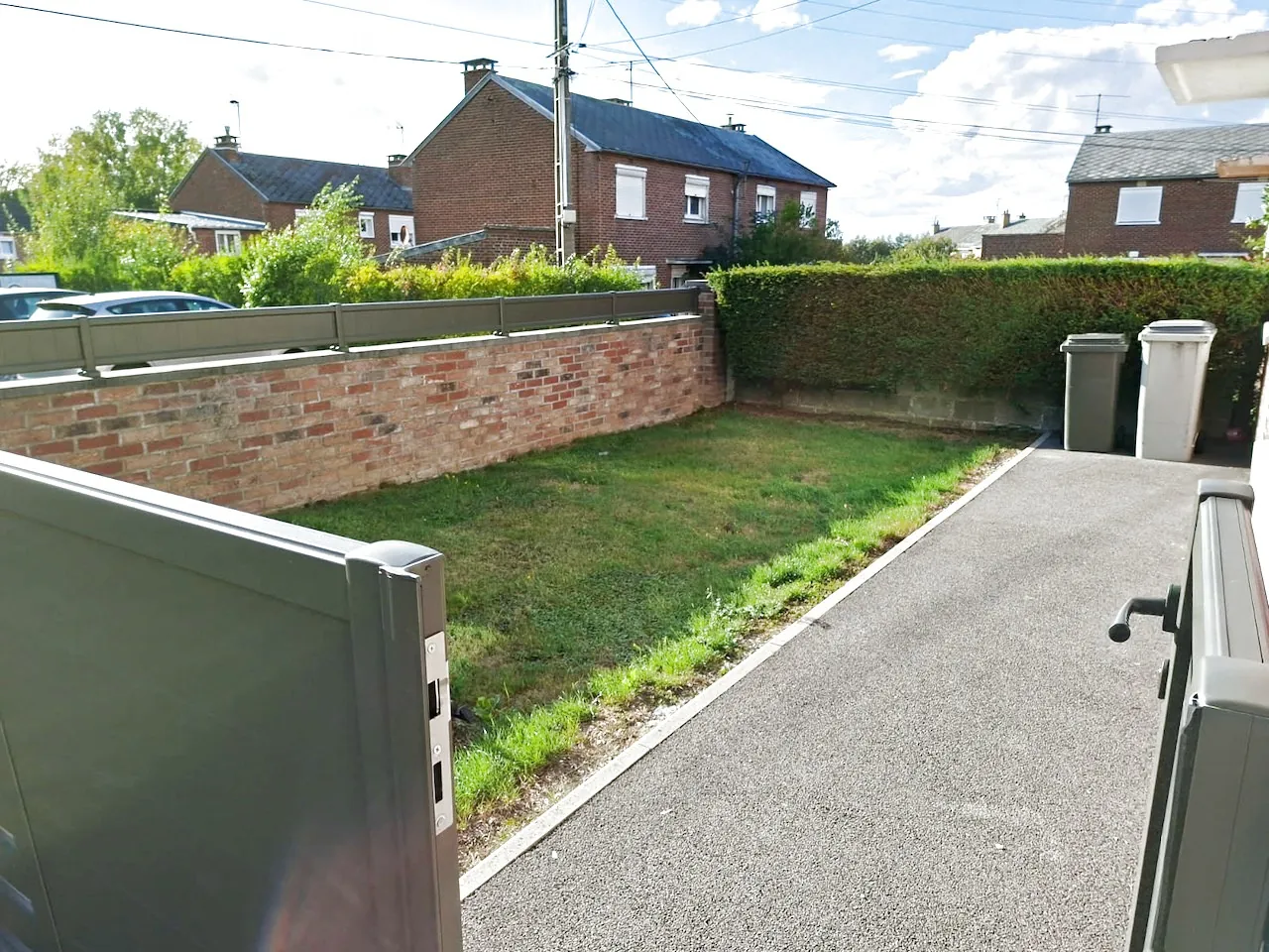 Maison semi-individuelle moderne à Boussois avec 4 chambres, jardin et garage 