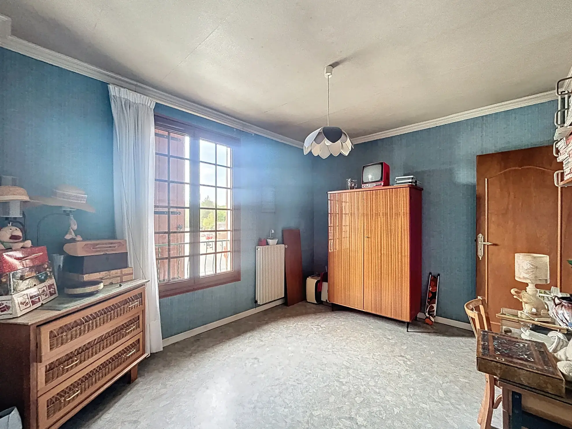 Appartement à rénover près de la gare à Melun - 2 chambres, balcon, parking 