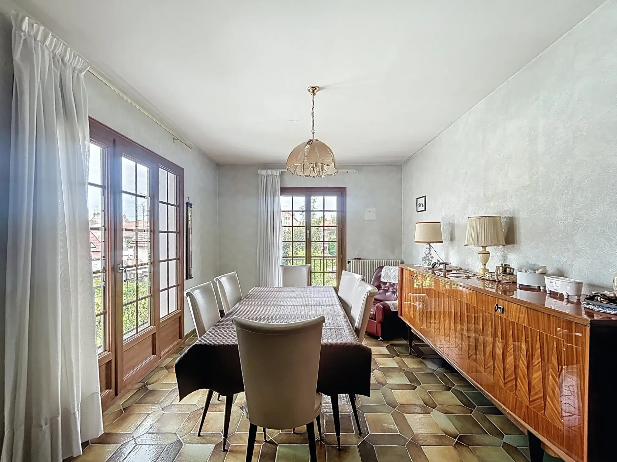 Appartement à rénover près de la gare à Melun - 2 chambres, balcon, parking