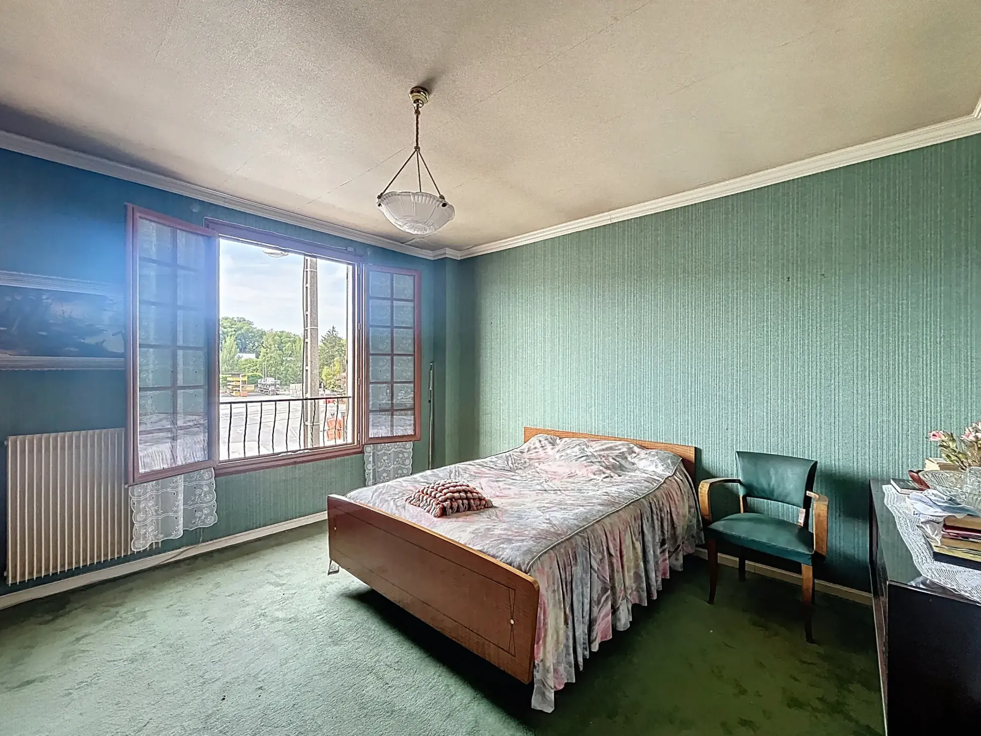 Appartement à rénover près de la gare à Melun - 2 chambres, balcon, parking 