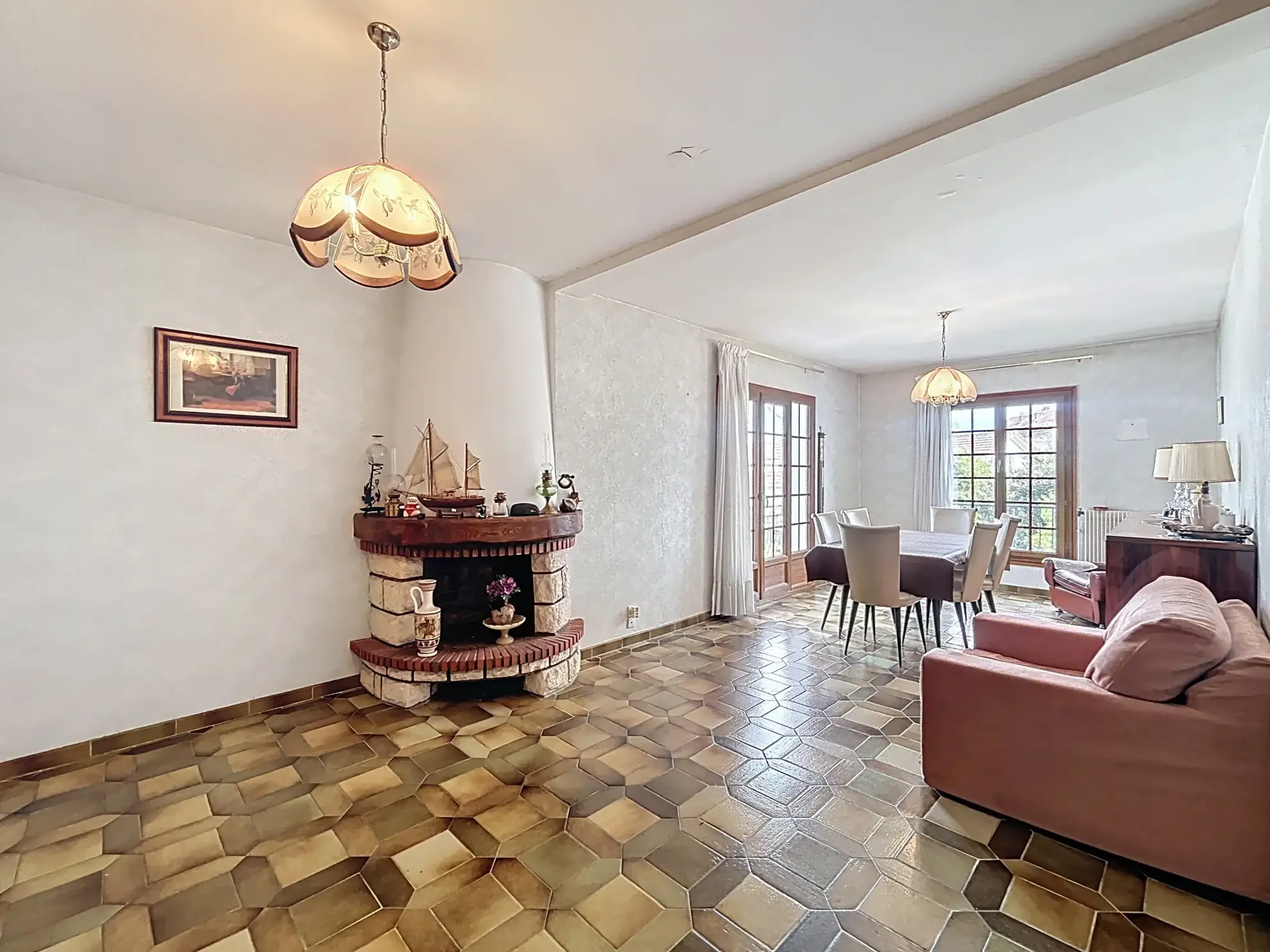 Appartement à rénover près de la gare à Melun - 2 chambres, balcon, parking 