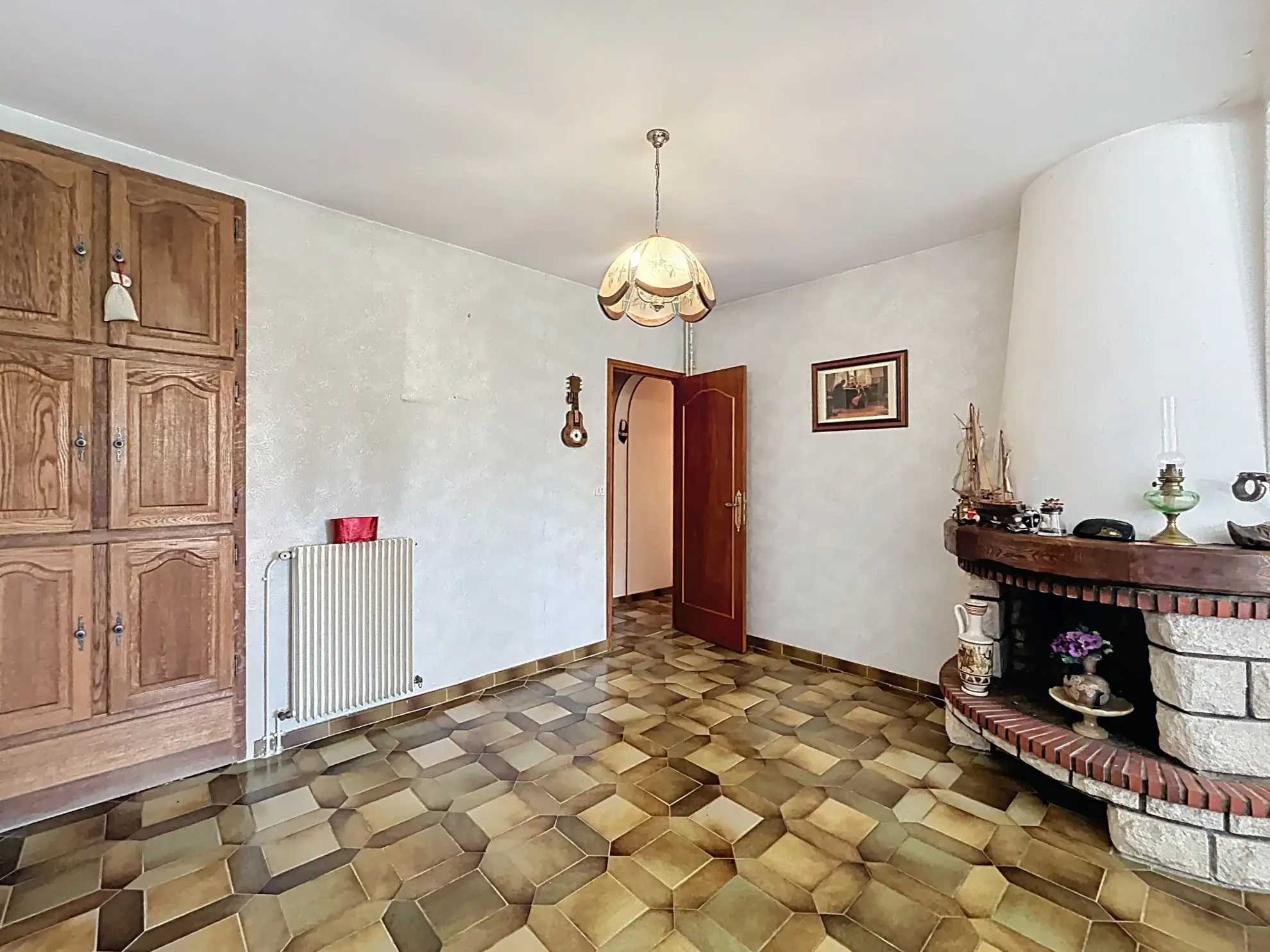 Appartement à rénover près de la gare à Melun - 2 chambres, balcon, parking 