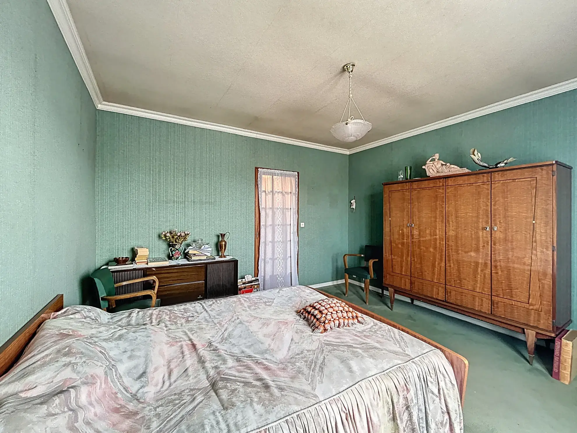 Appartement à rénover près de la gare à Melun - 2 chambres, balcon, parking 