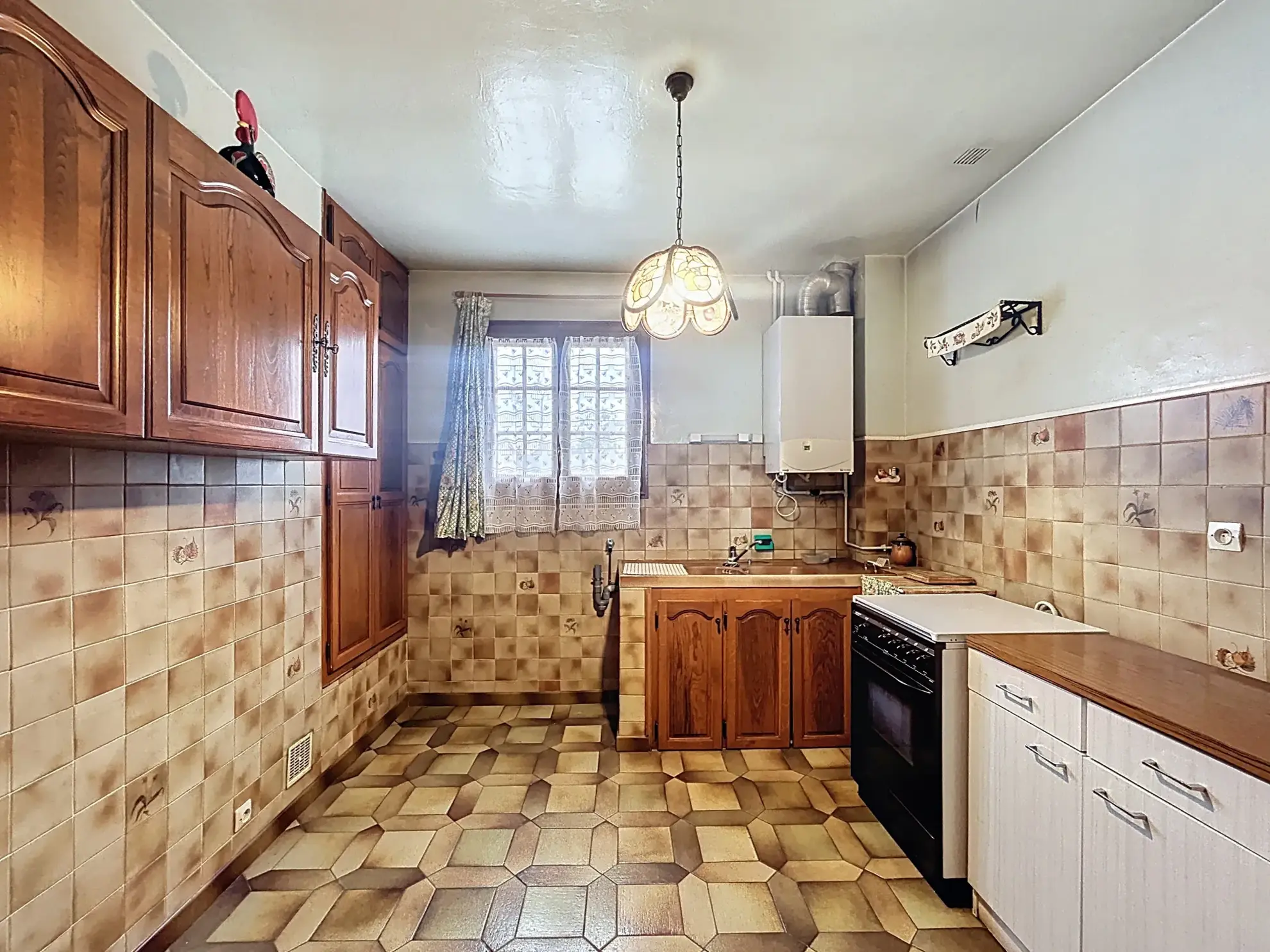 Appartement à rénover près de la gare à Melun - 2 chambres, balcon, parking 