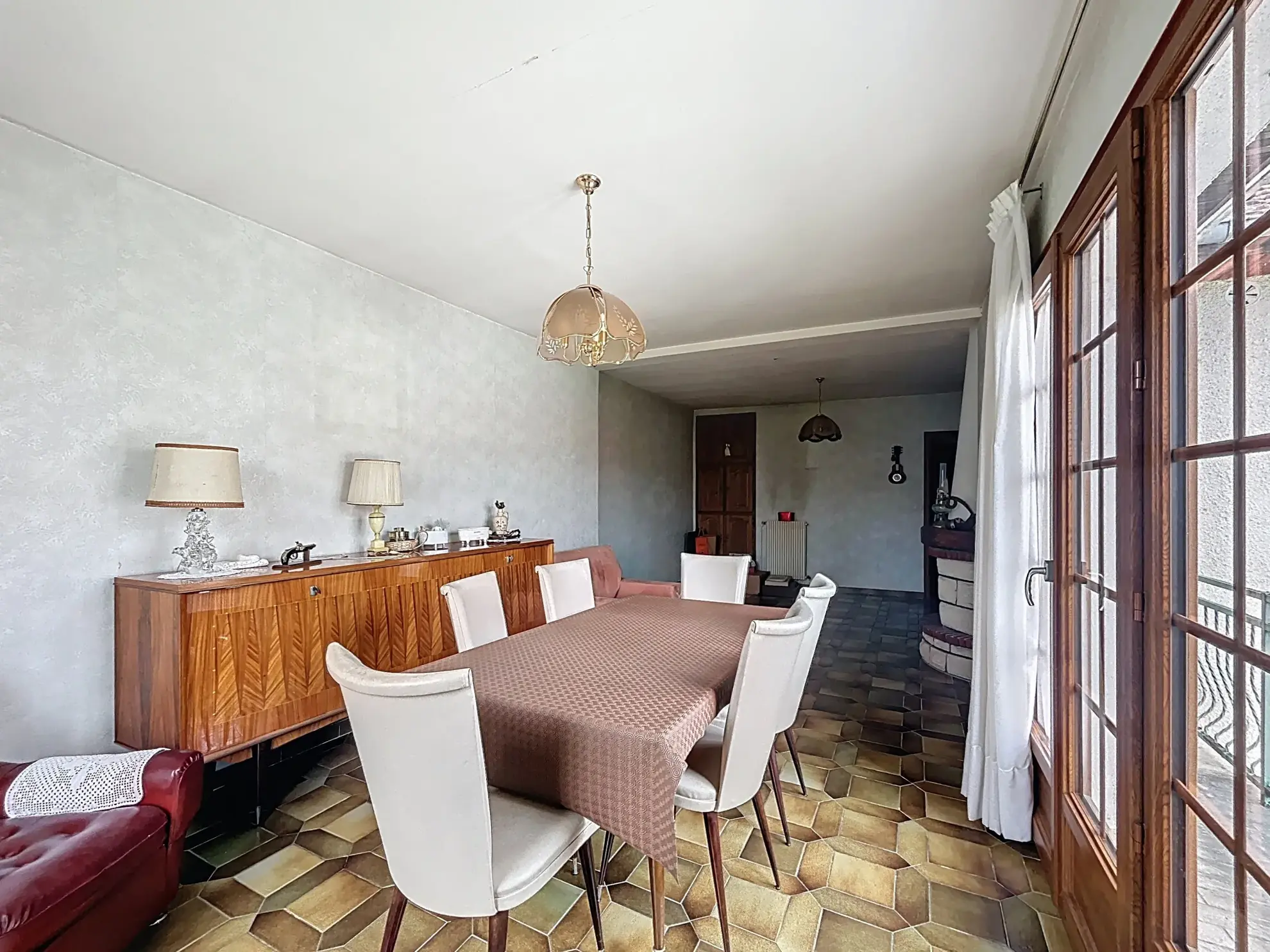 Appartement à rénover près de la gare à Melun - 2 chambres, balcon, parking 