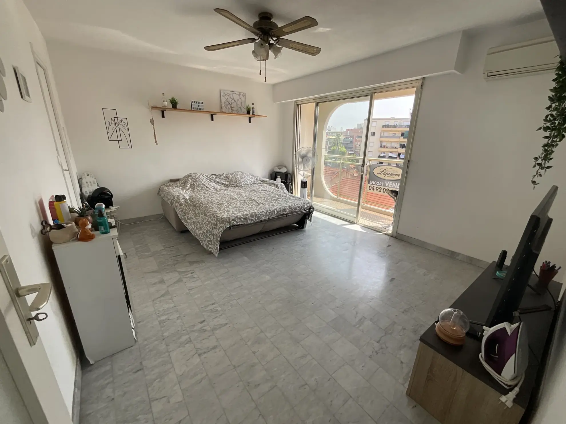 Vente d'un vaste studio sécurisé et loué à Cagnes-sur-Mer - Investissement idéal 