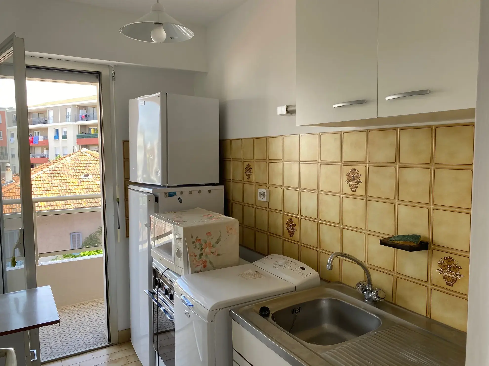 Studio à Cagnes-sur-Mer proche gare, en parfait état, loué, avec balcon et cave 