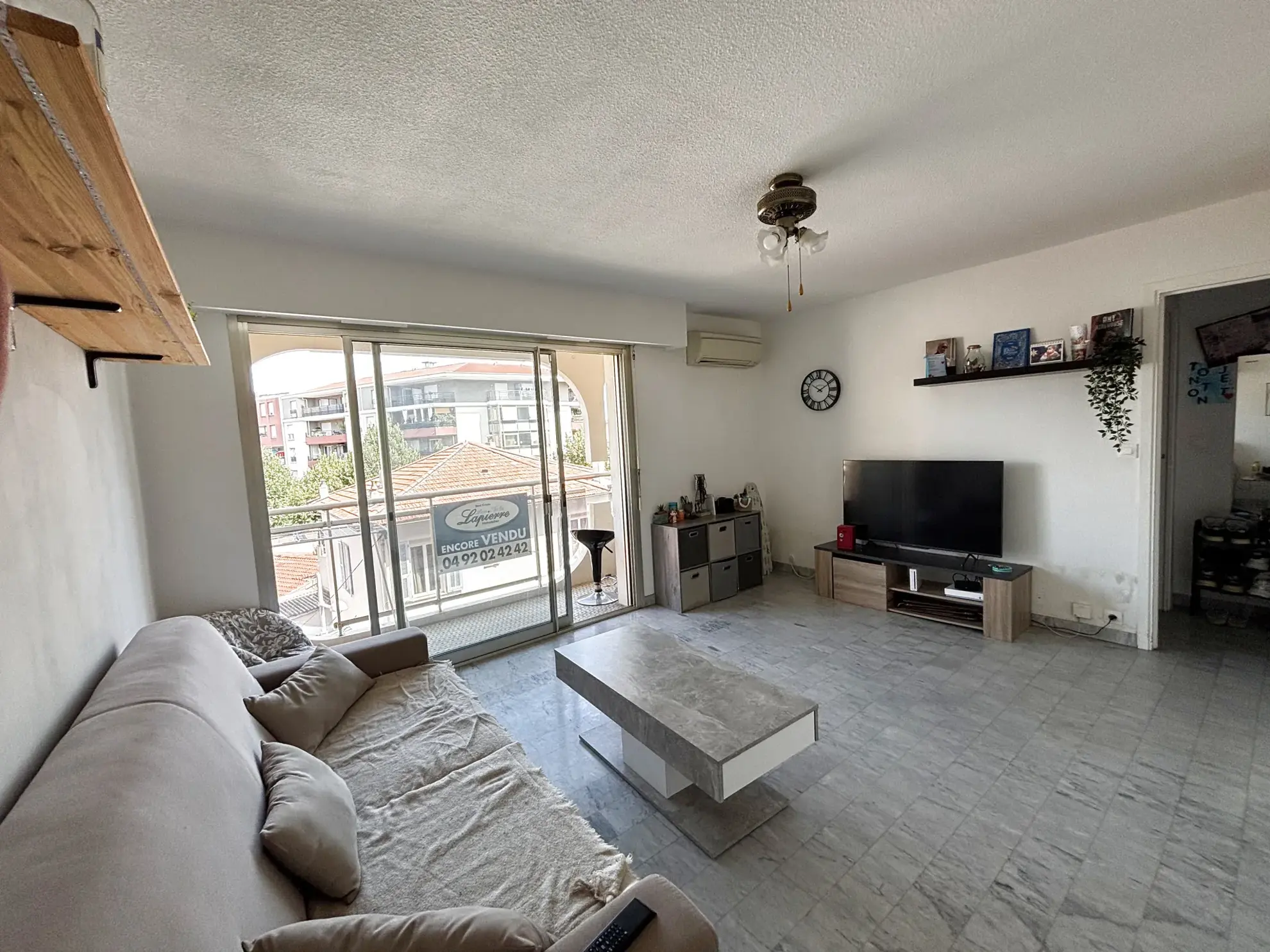 Vente d'un vaste studio sécurisé et loué à Cagnes-sur-Mer - Investissement idéal