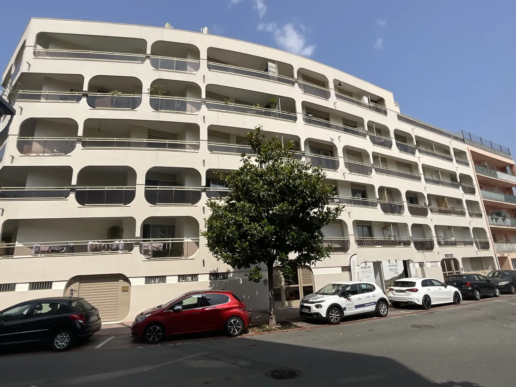 Vaste studio à Cagnes-sur-Mer avec cave, balcon et locataire en place