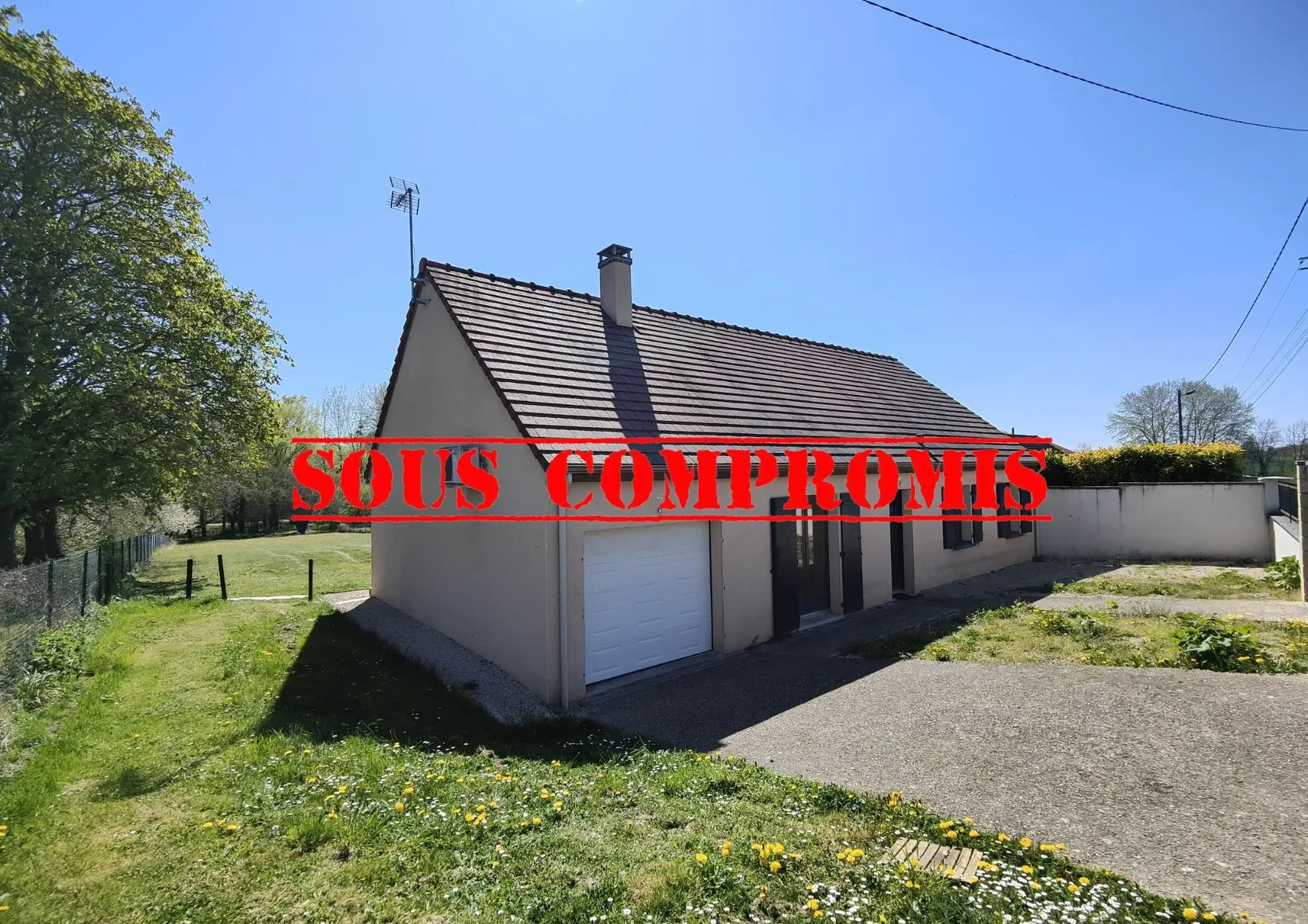 Maison avec grand jardin et potentiel à Laroche-Saint-Cydroine, 3 chambres, 95.6 m²