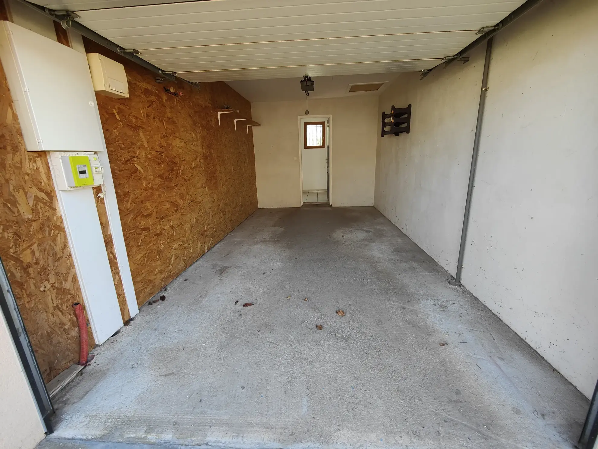 Maison avec grand jardin et potentiel à Laroche-Saint-Cydroine, 3 chambres, 95.6 m² 