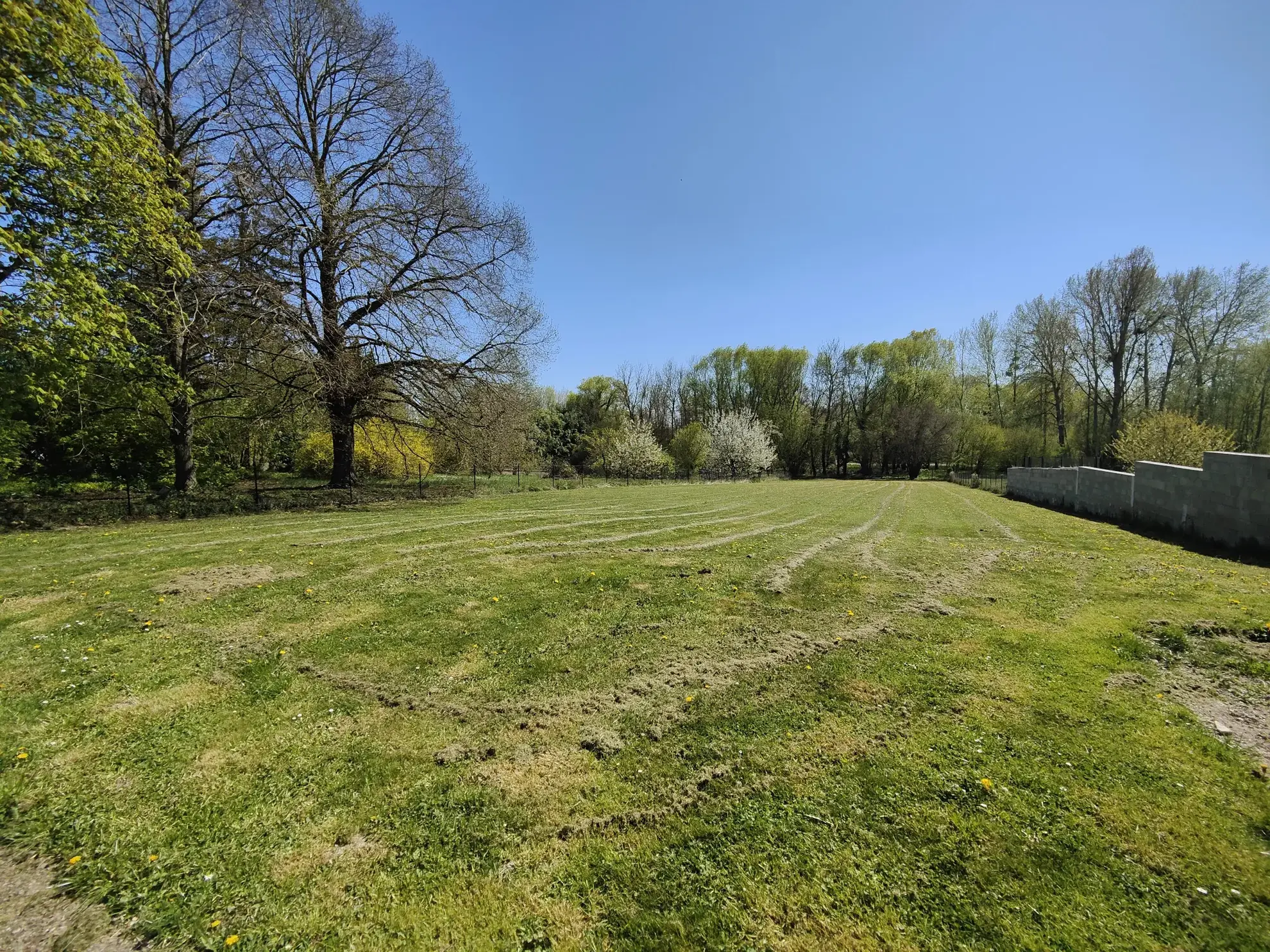 Maison avec grand jardin et potentiel à Laroche-Saint-Cydroine, 3 chambres, 95.6 m² 