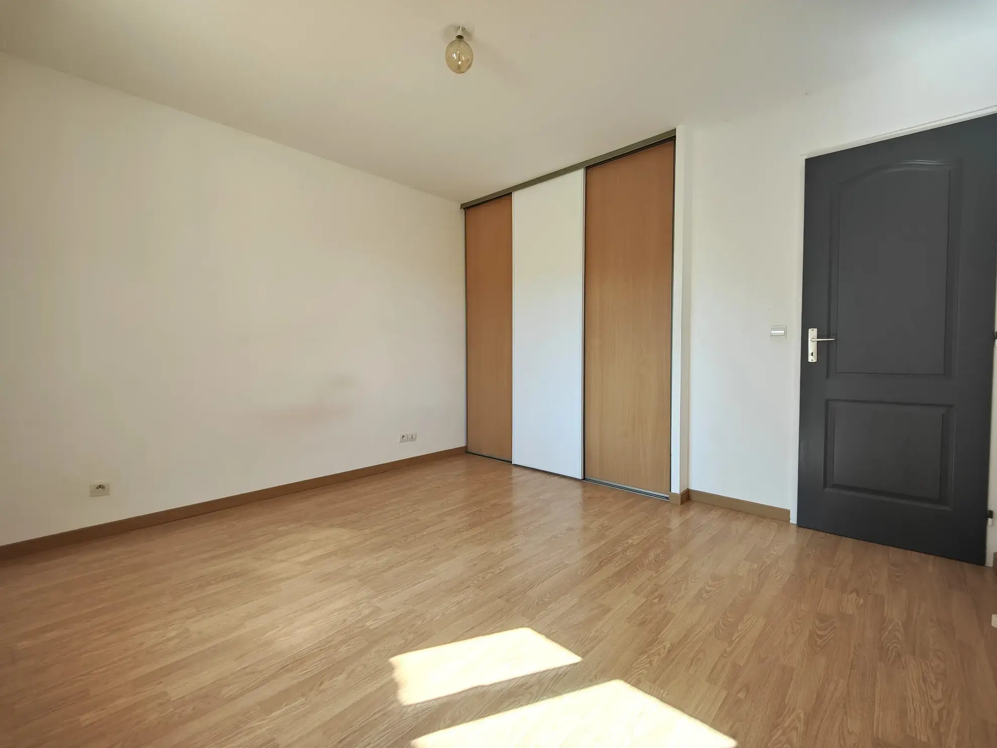 Maison avec grand jardin et potentiel à Laroche-Saint-Cydroine, 3 chambres, 95.6 m² 