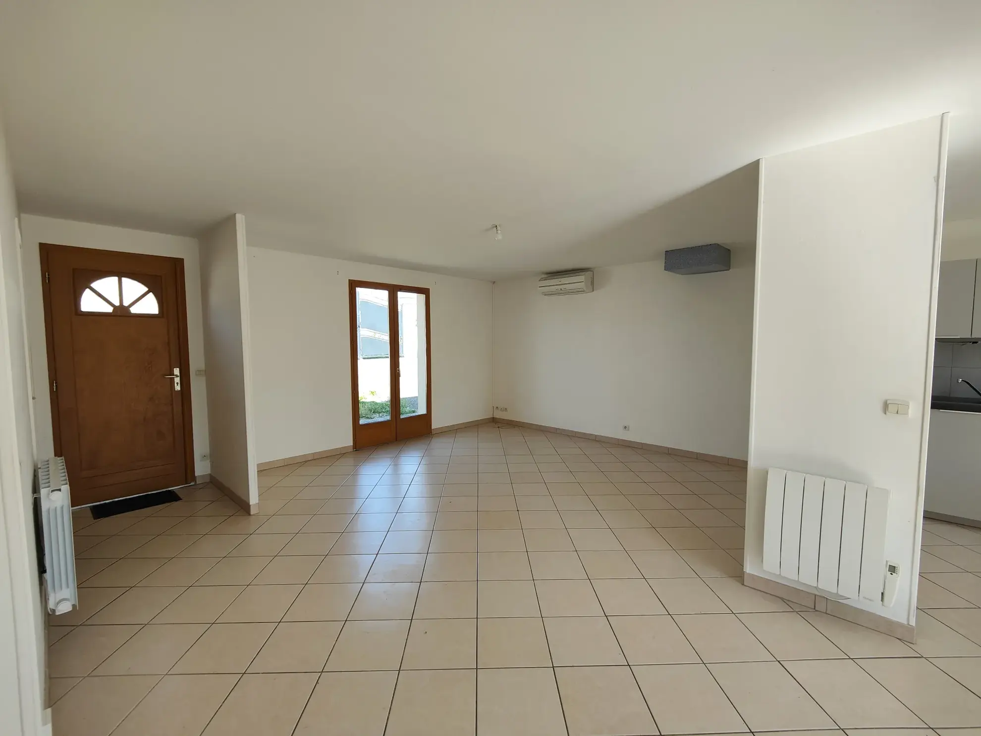 Maison avec grand jardin et potentiel à Laroche-Saint-Cydroine, 3 chambres, 95.6 m² 