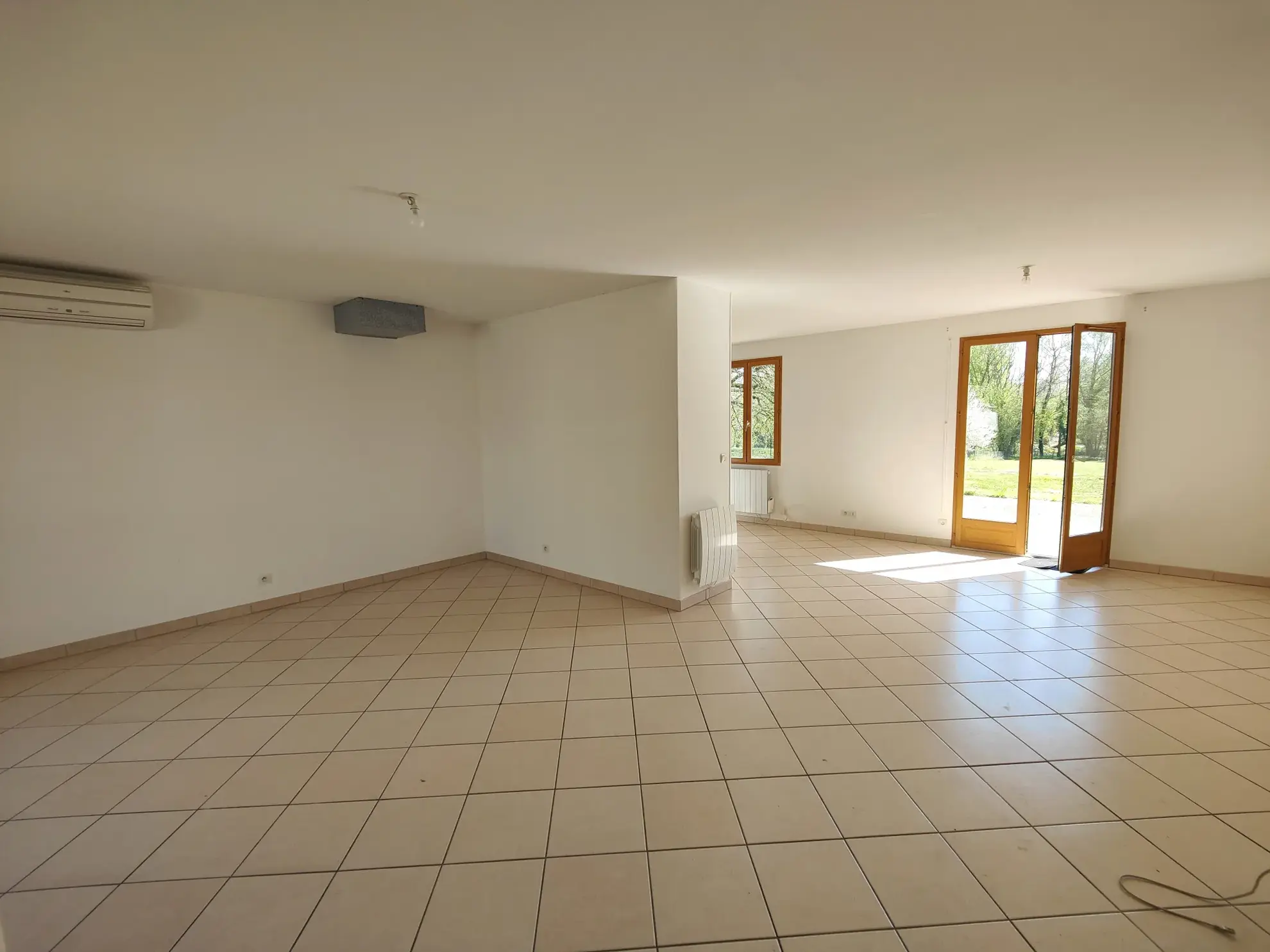 Maison avec grand jardin et potentiel à Laroche-Saint-Cydroine, 3 chambres, 95.6 m² 