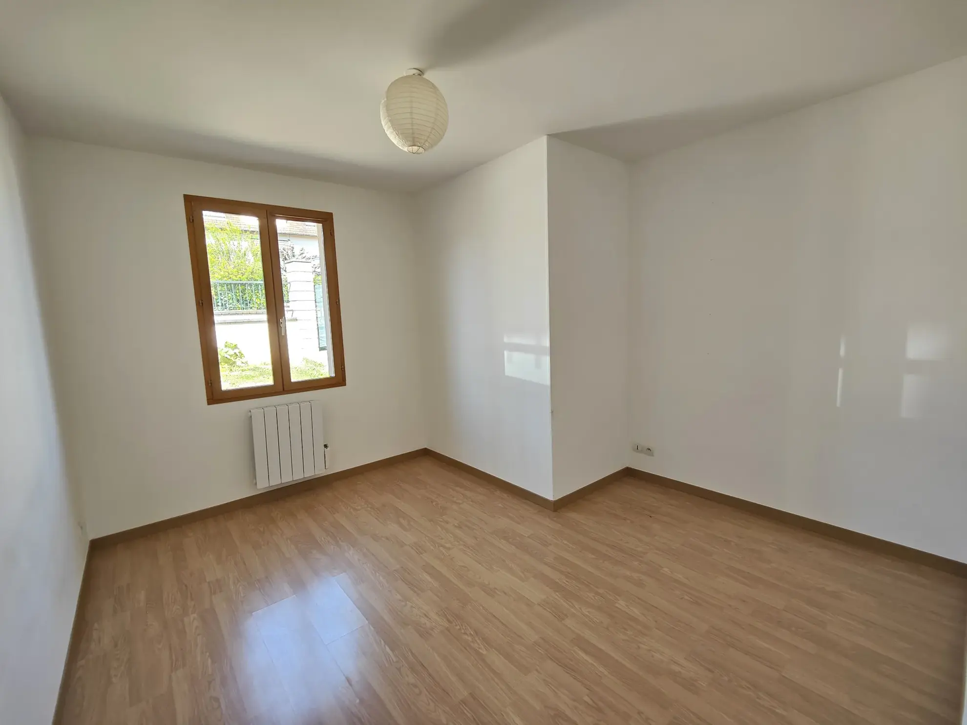 Maison avec grand jardin et potentiel à Laroche-Saint-Cydroine, 3 chambres, 95.6 m² 