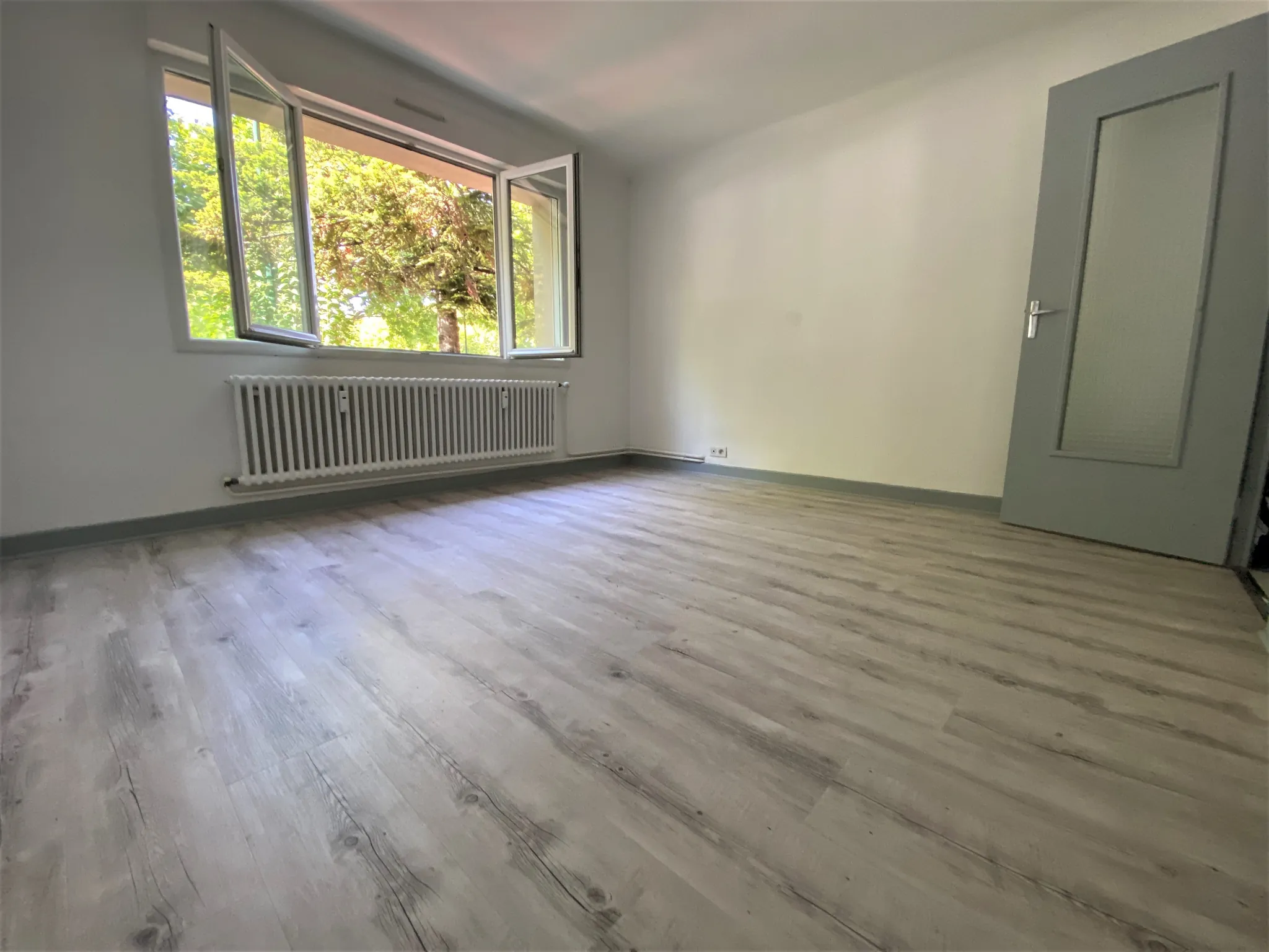 Appartement T3 de 51 m² à Montélimar, proche du centre-ville et des cinémas 